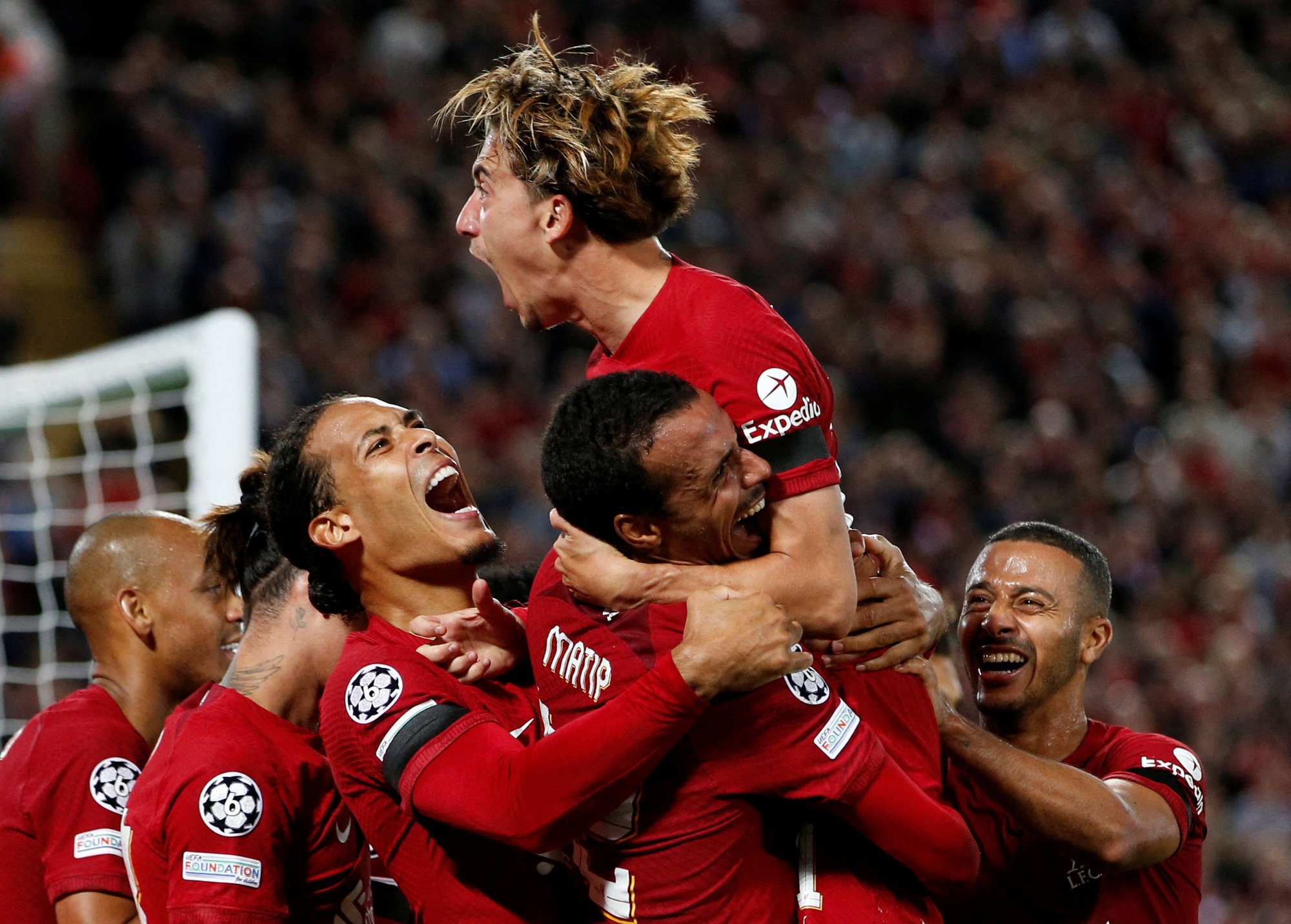 Liverpool thoát hiểm phút 89, Tottenham thua sốc phút bù giờ
