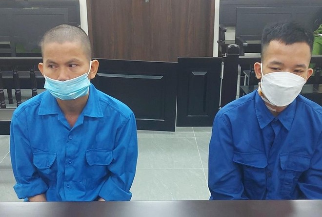Nghe lời đường mật chỉ r&oacute;t bia v&agrave; bấm b&agrave;i h&aacute;t cho kh&aacute;ch, c&ocirc; g&aacute;i sập bẫy - Ảnh 1.