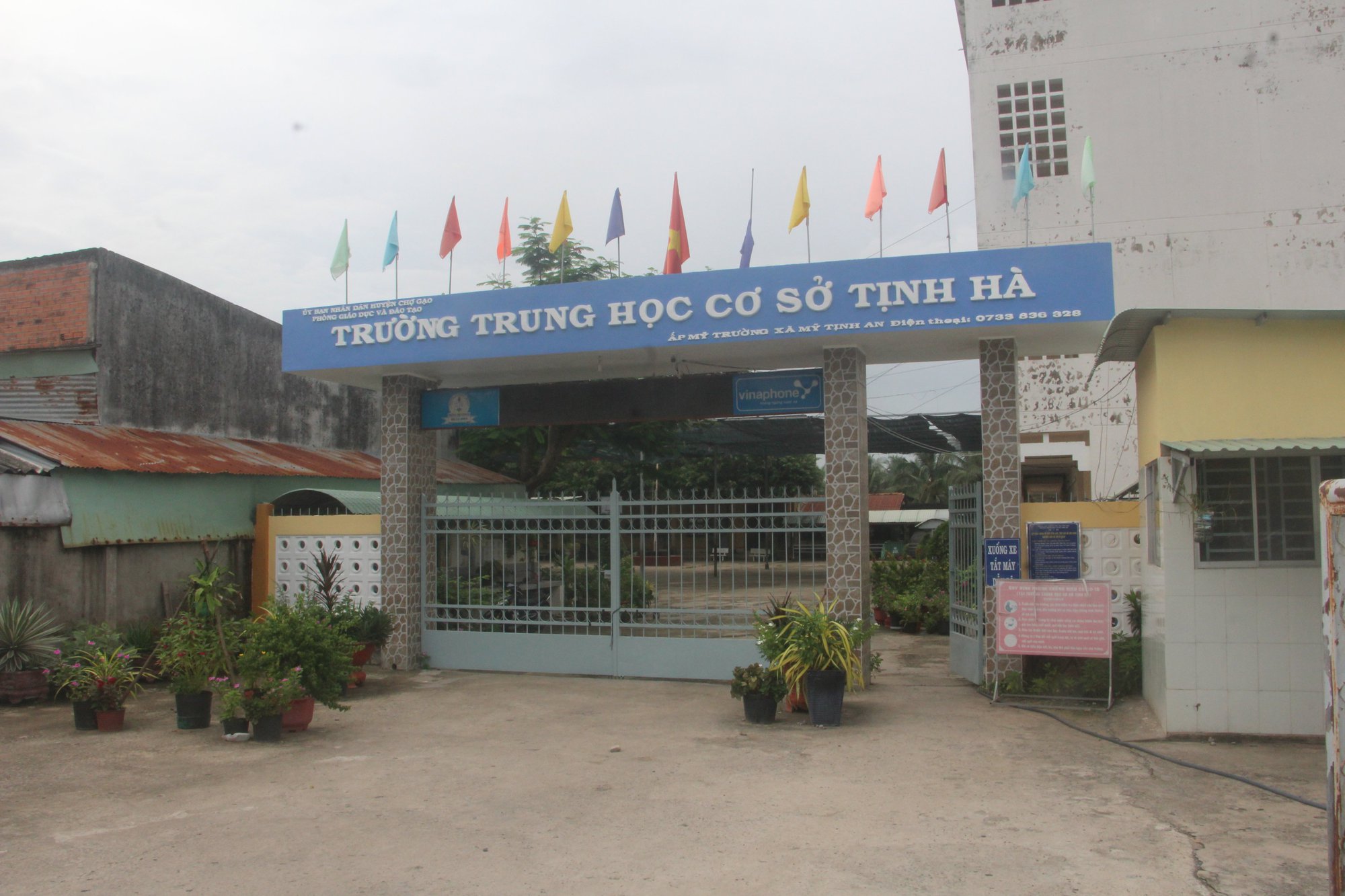Một nữ sinh lớp 9 nghi nhảy từ lầu 3 để tự tử