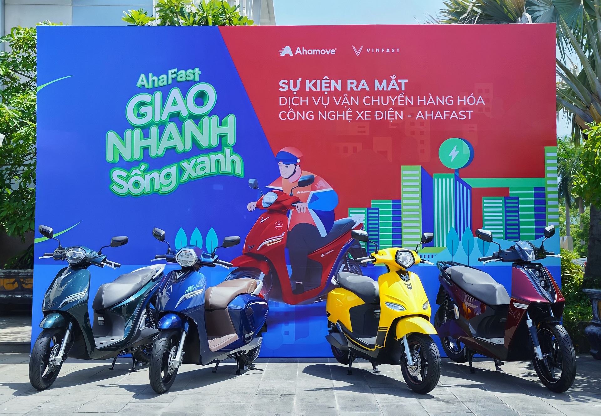 VinFast hợp tác Ahamove ra mắt dịch vụ vận chuyển hàng hóa trên nền tảng AhaFast