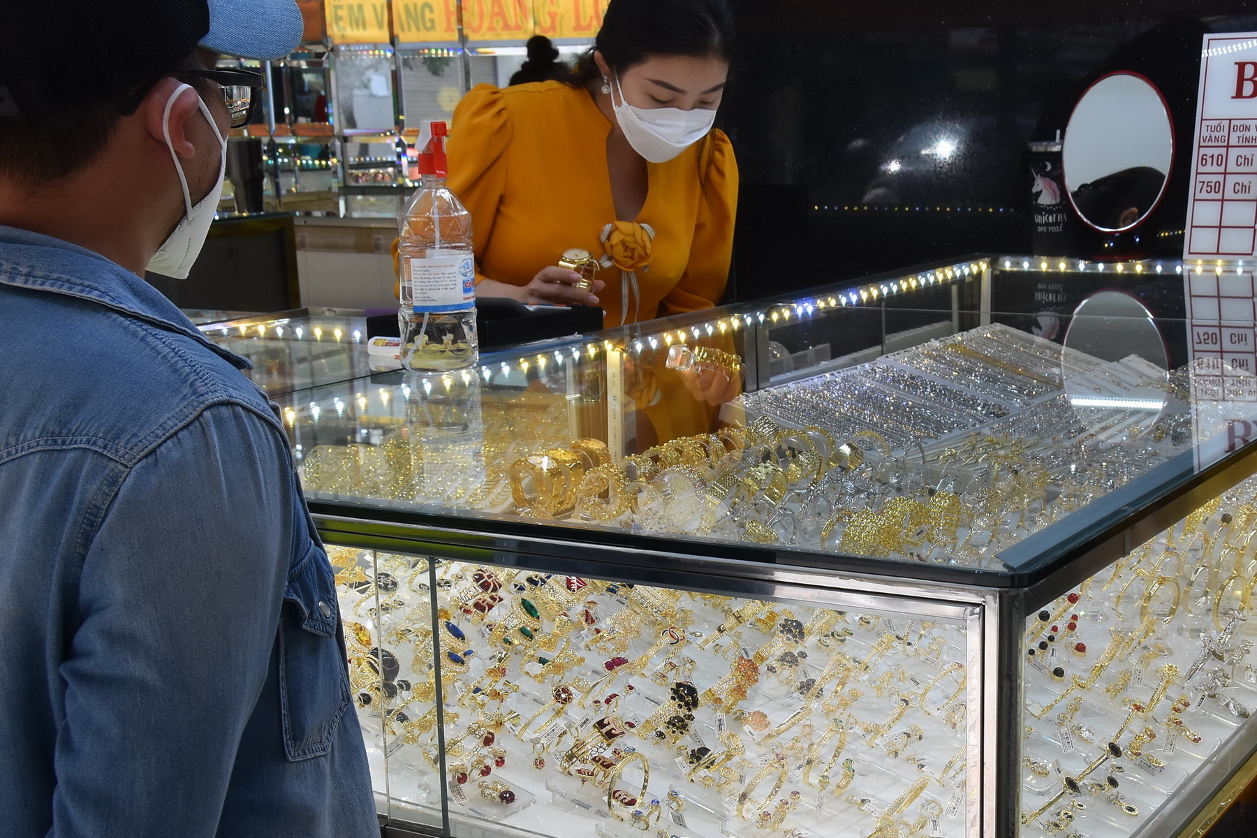 Giá vàng hôm nay 15-9: Giảm về mức thấp nhất trong gần 9 tháng qua