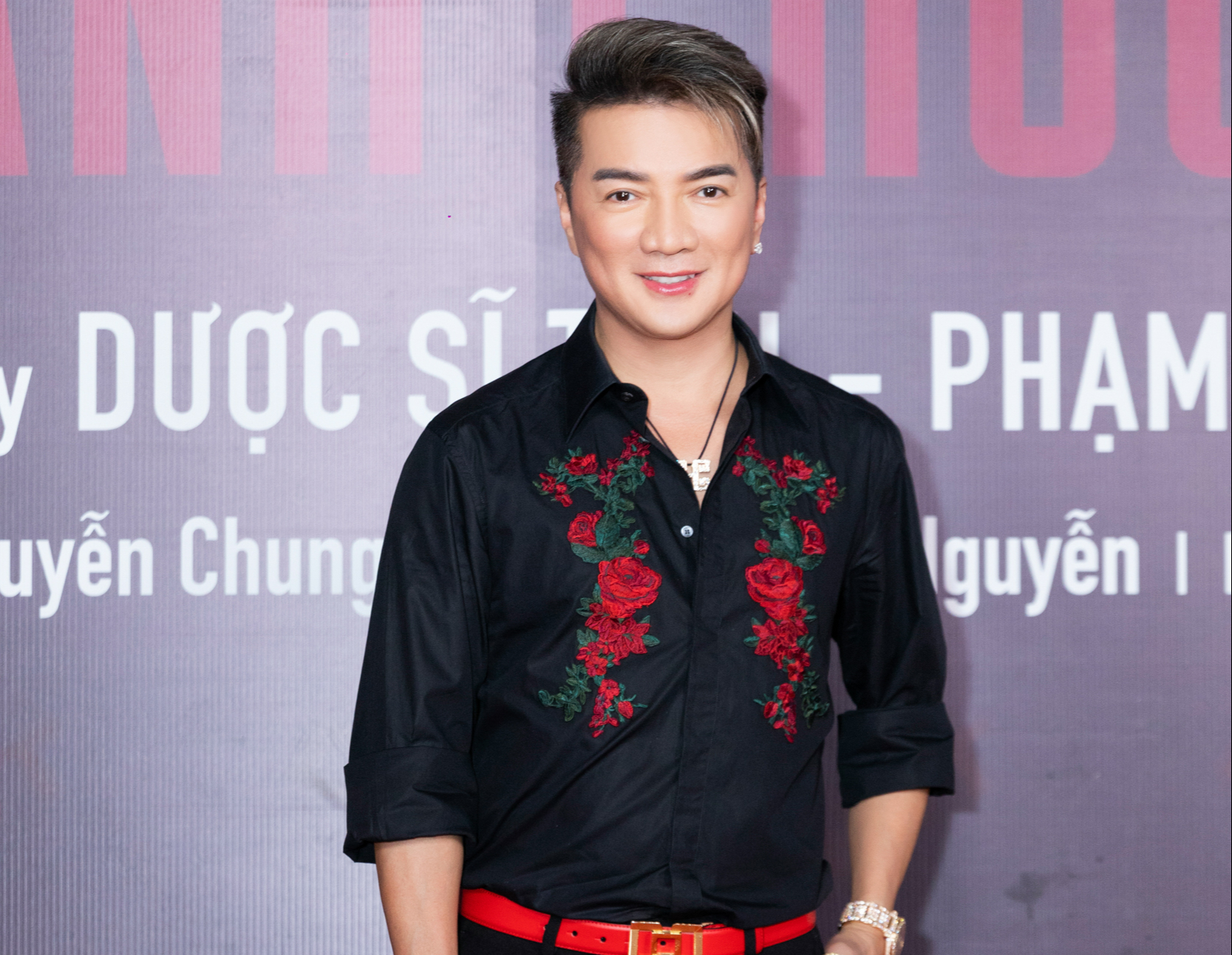 Đàm Vĩnh Hưng cùng loạt sao tề tựu thảm đỏ “Hạnh phúc máu”