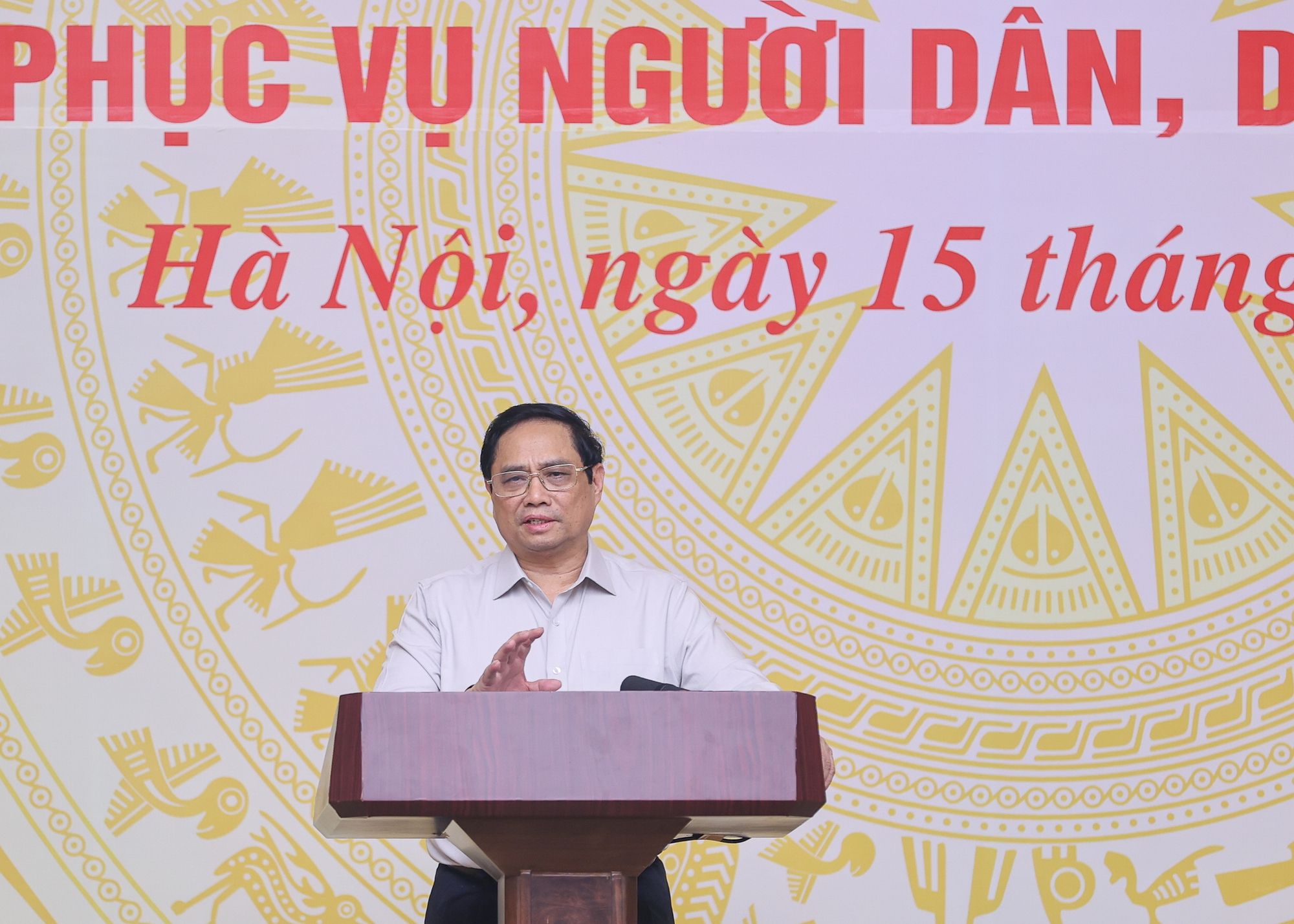 Thủ tướng: Cương quyết loại bỏ lợi &iacute;ch cục bộ trong thủ tục h&agrave;nh ch&iacute;nh - Ảnh 2.