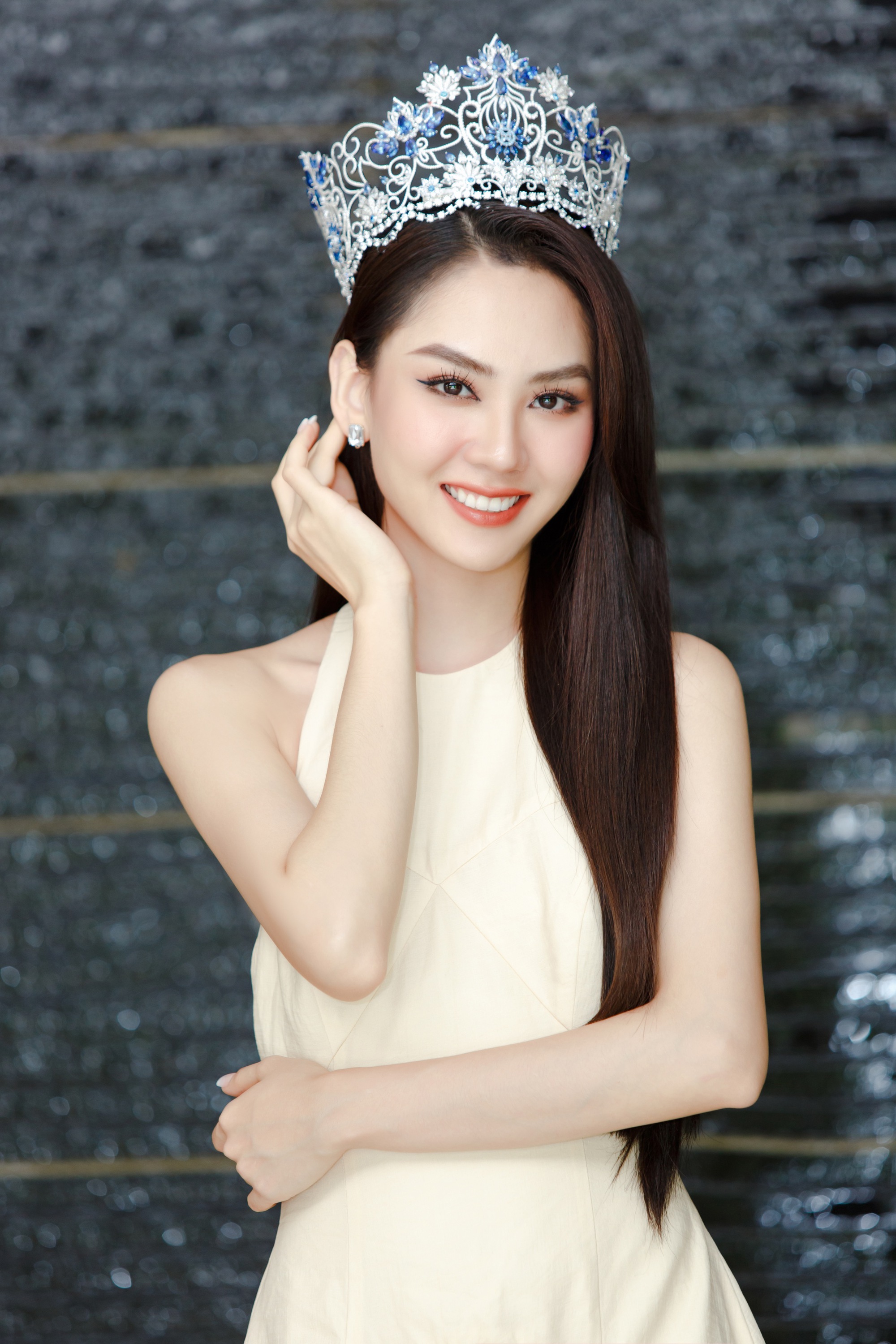 V&igrave; chuyện đặc biệt, Mai Phương b&aacute;n vương miện hoa hậu - Ảnh 2.