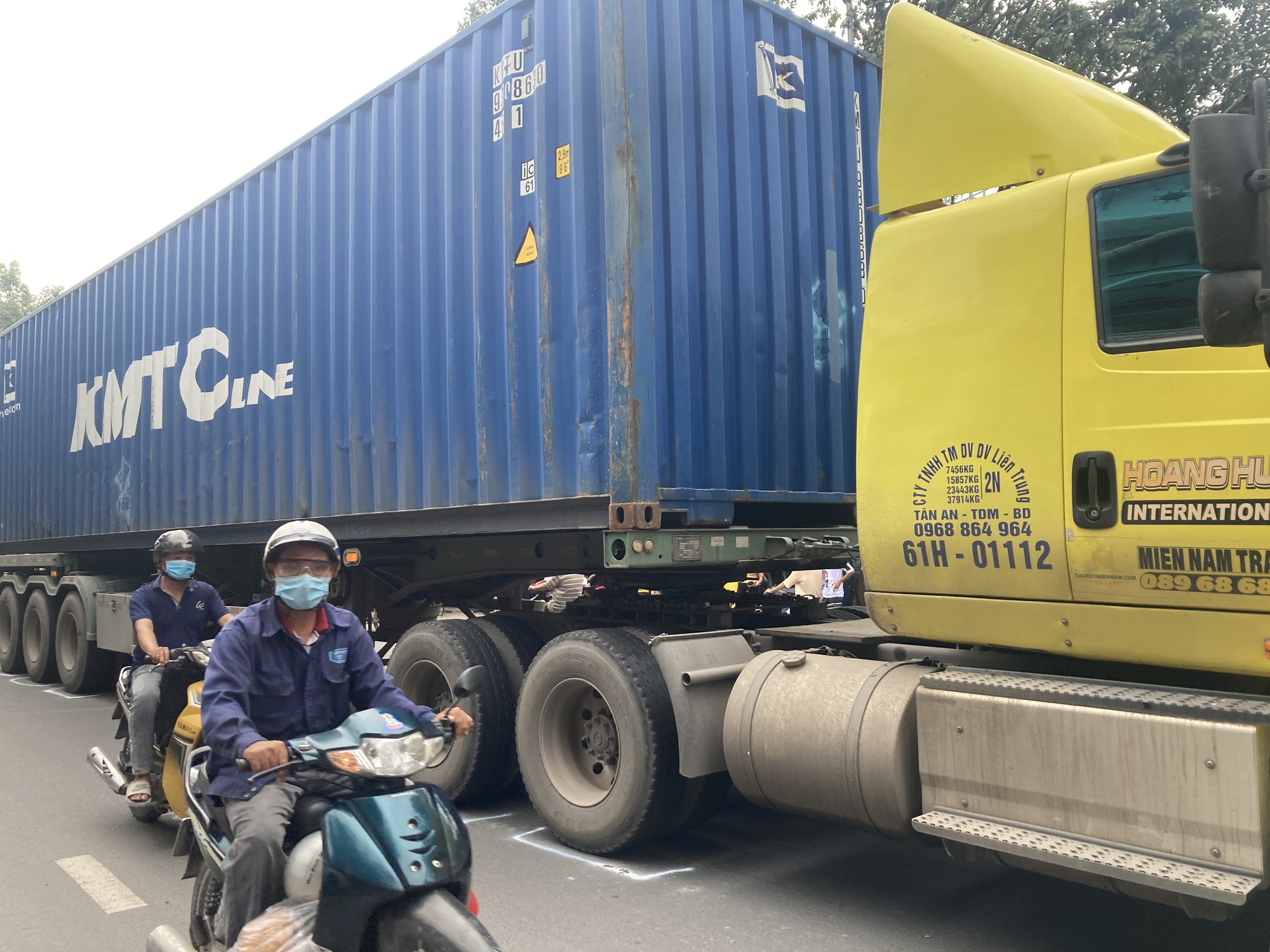 Đồng Nai: Người phụ nữ bị xe đầu kéo cán tử vong - Ảnh 2.