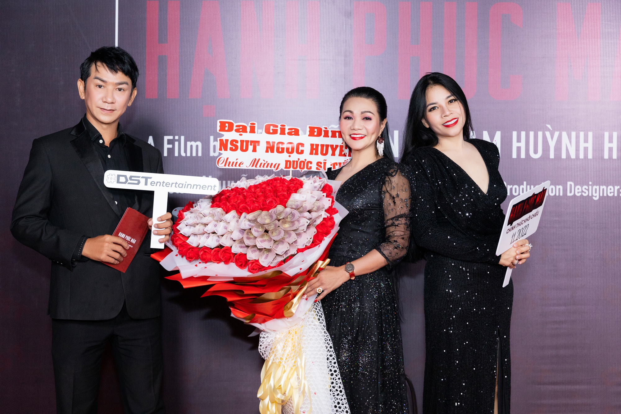 Đ&agrave;m Vĩnh Hưng c&ugrave;ng loạt sao tề tựu thảm đỏ &ldquo;Hạnh ph&uacute;c m&aacute;u&rdquo; - Ảnh 8.