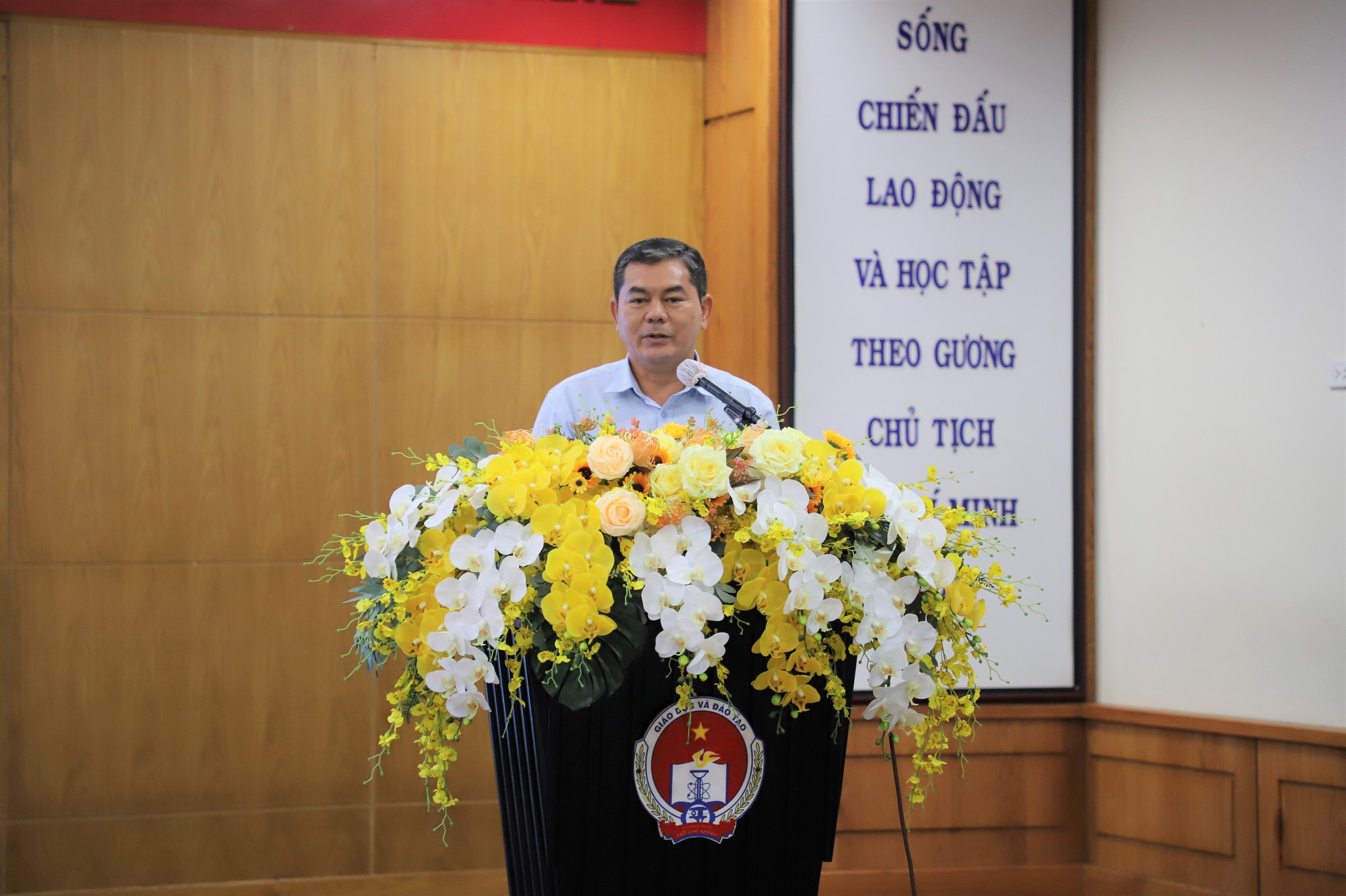 EVNGENCO3 trao qu&agrave; cho 98 em học sinh bị ảnh hưởng bởi dịch Covid-19 - Ảnh 1.