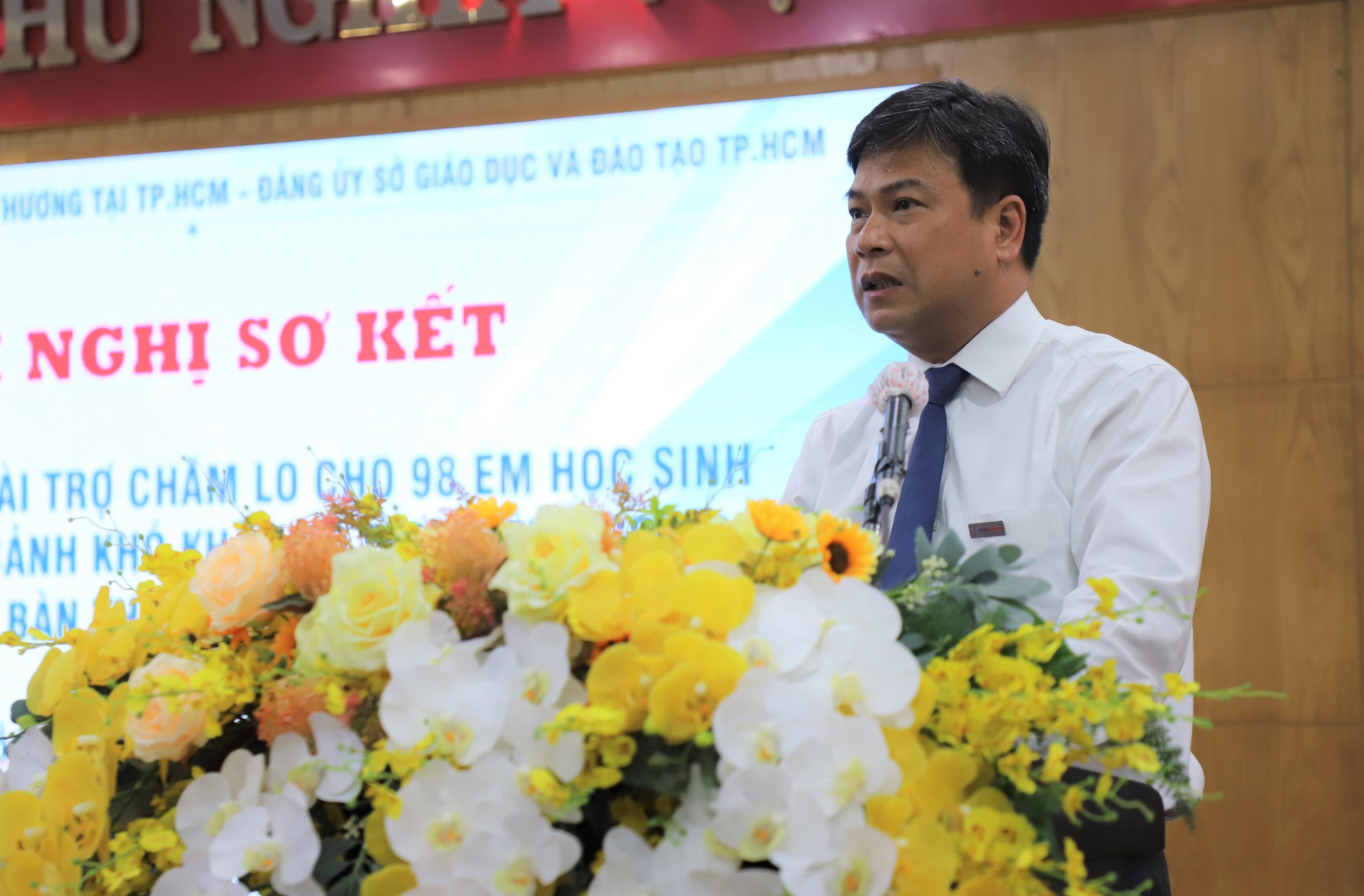 EVNGENCO3 trao qu&agrave; cho 98 em học sinh bị ảnh hưởng bởi dịch Covid-19 - Ảnh 2.