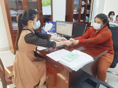 365.215 lao động nhận hỗ trợ từ Quỹ Bảo hiểm thất nghiệp - Ảnh 1.