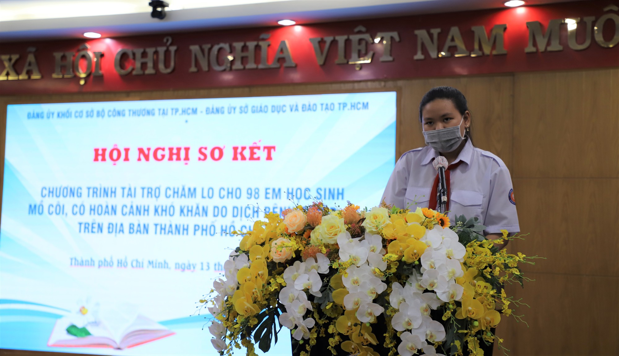 EVNGENCO3 trao qu&agrave; cho 98 em học sinh bị ảnh hưởng bởi dịch Covid-19 - Ảnh 3.