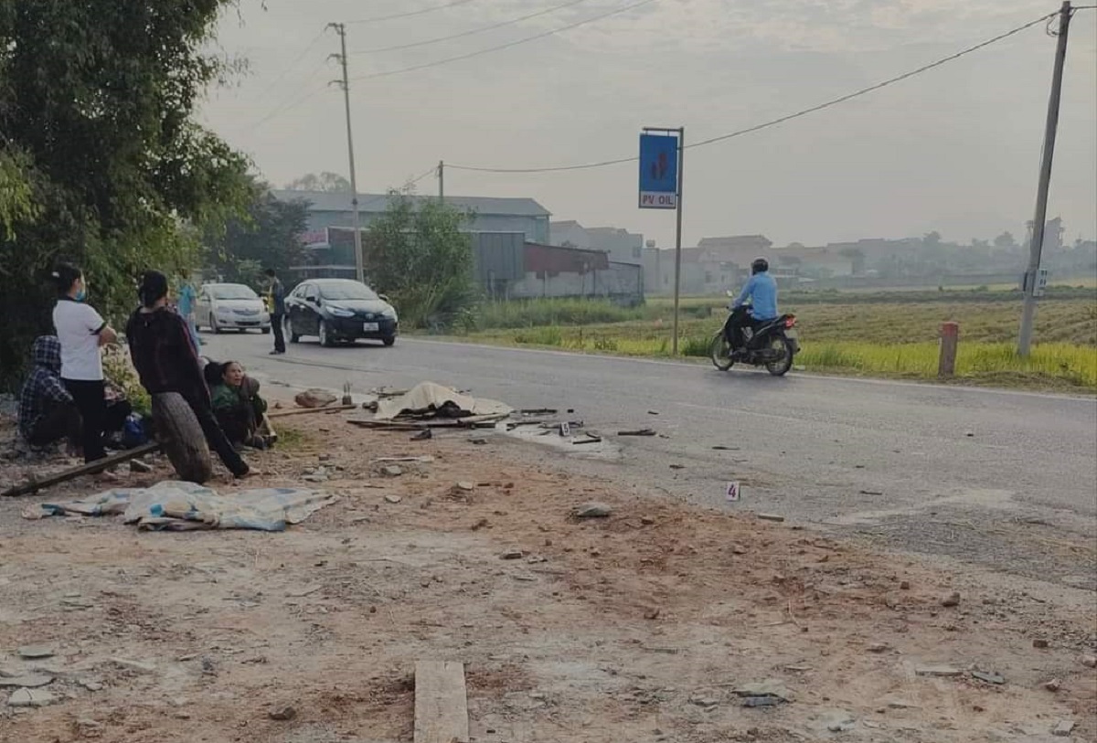 Xe tải tông chết người phụ nữ rồi bỏ trốn - Ảnh 1.