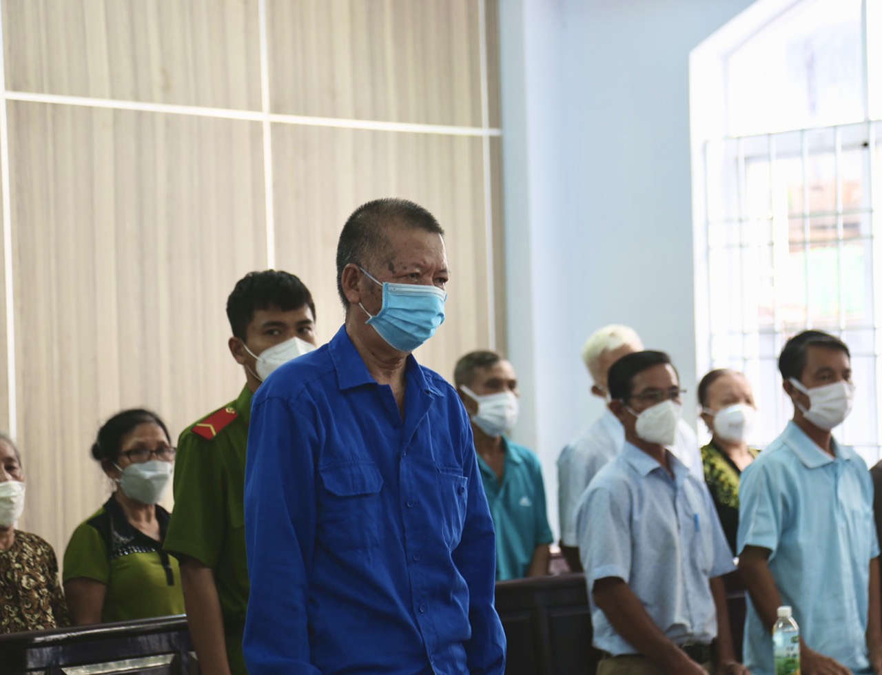 Dùng tượng đá sư tử đánh vợ tử vong rồi bỏ lên gác ngồi