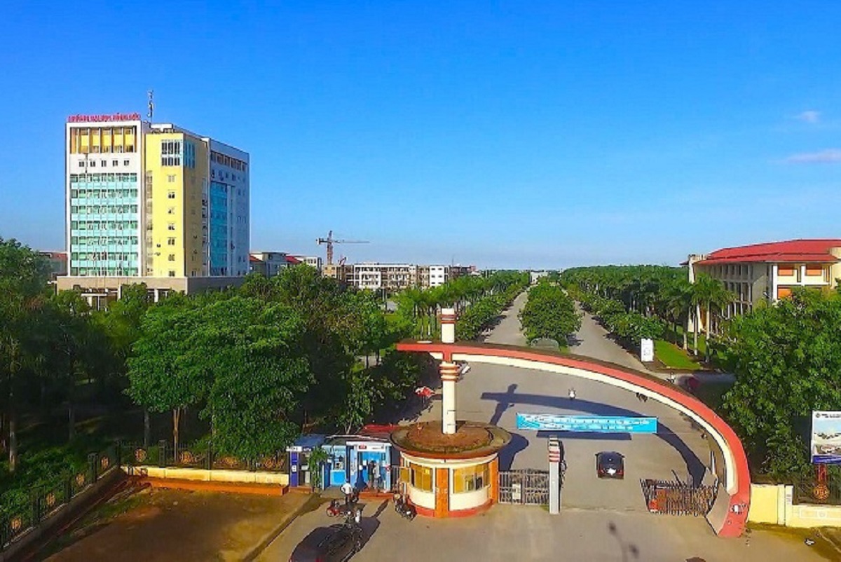 Một trường đại học gần 40 điểm mới trúng tuyển