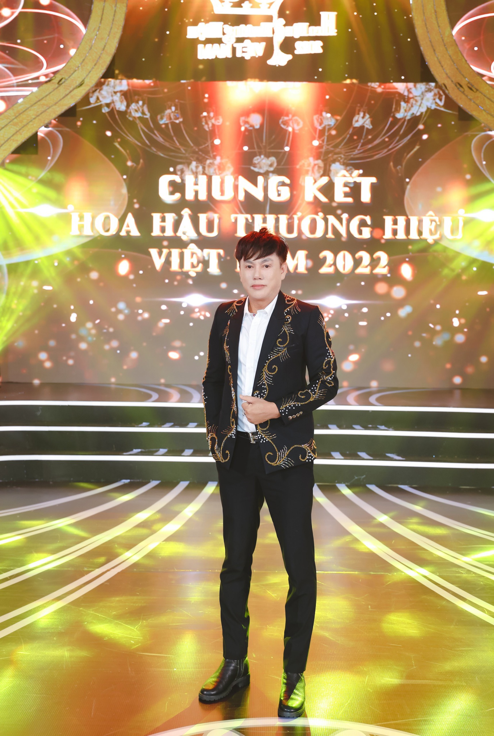 Hoa hậu Lý Kim Ngân lộng lẫy trao giải trang phục dạ hội - Ảnh 4.