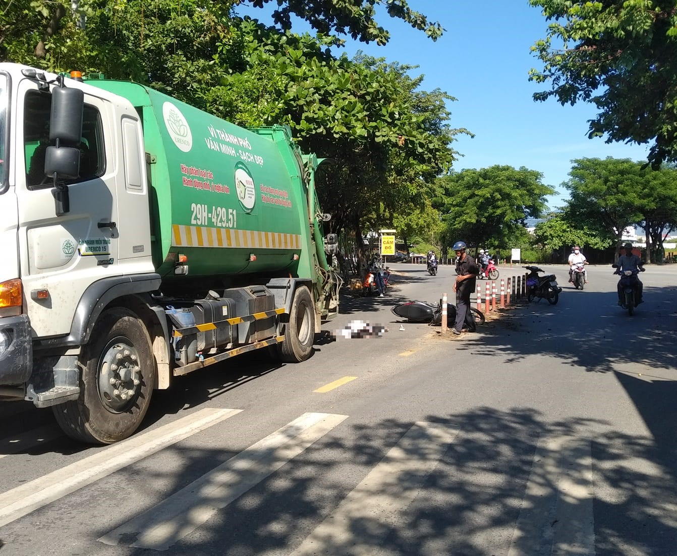Nữ sinh lớp 12 tử vong thương tâm sau va chạm với xe chở rác