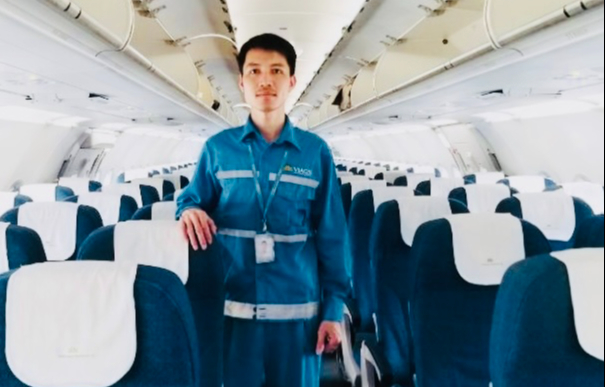 Một hành khách để quên 2,4 tỉ đồng trên máy bay