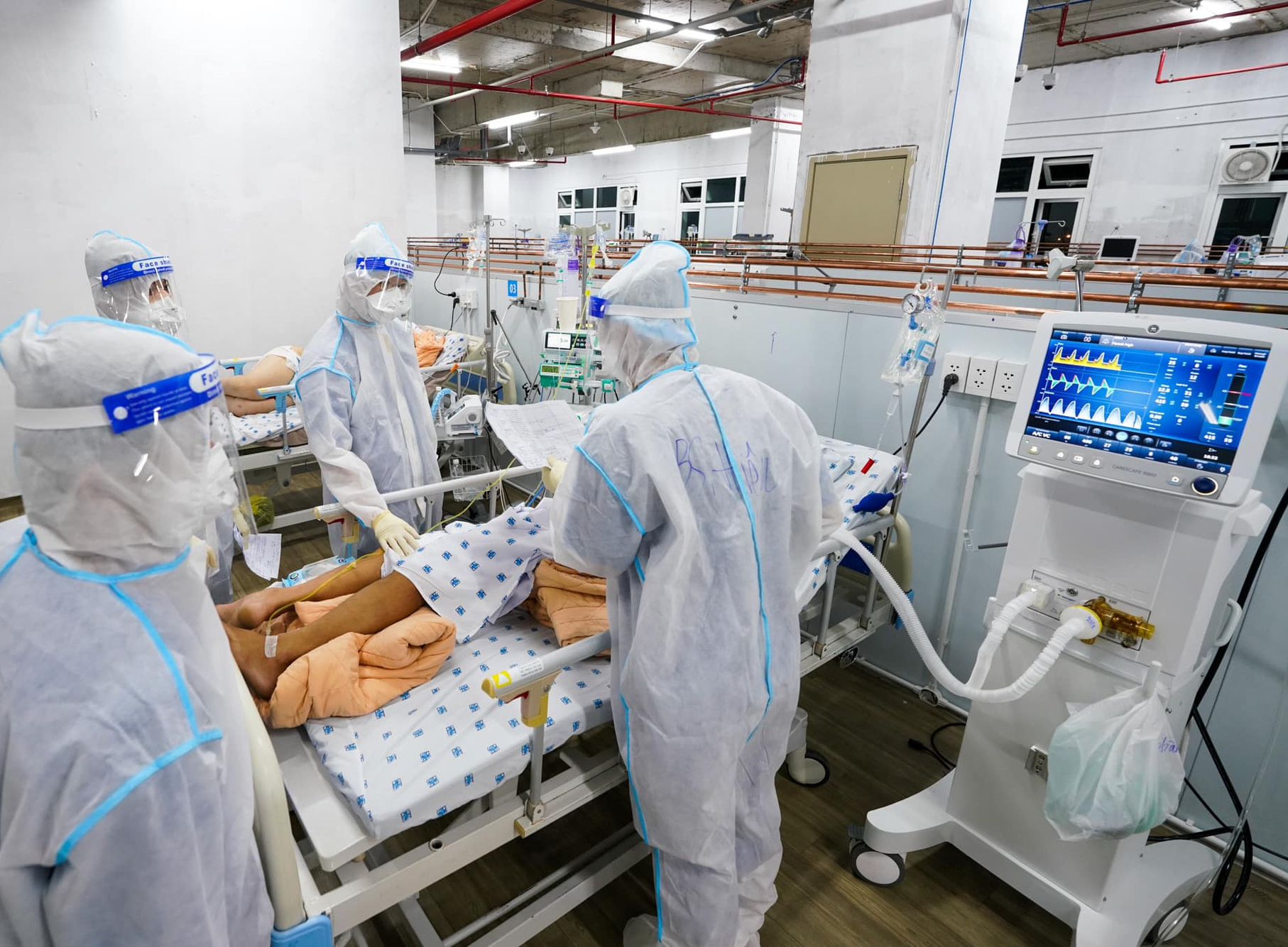 Dịch Covid-19 hôm nay: Số ca nhiễm tăng, 129 bệnh nhân nặng