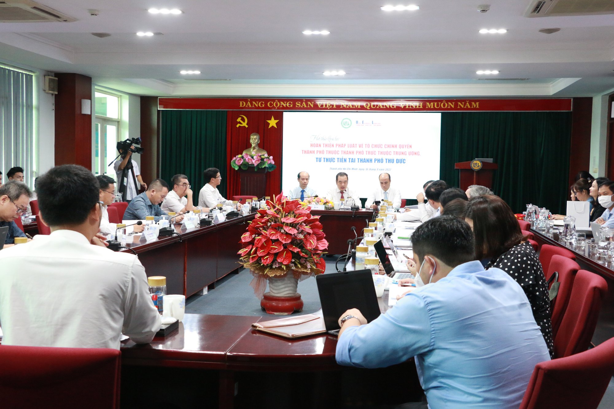 B&iacute; thư Th&agrave;nh ủy TP Thủ Đức trải l&ograve;ng sau hơn 2 th&aacute;ng nhận nhiệm vụ - Ảnh 1.