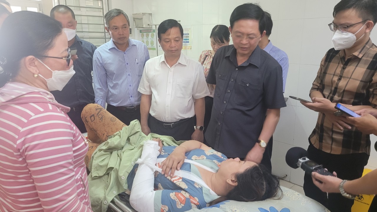 X&aacute;c định nguy&ecirc;n nh&acirc;n sập tường nh&agrave; xưởng khiến 11 người thương vong - Ảnh 4.