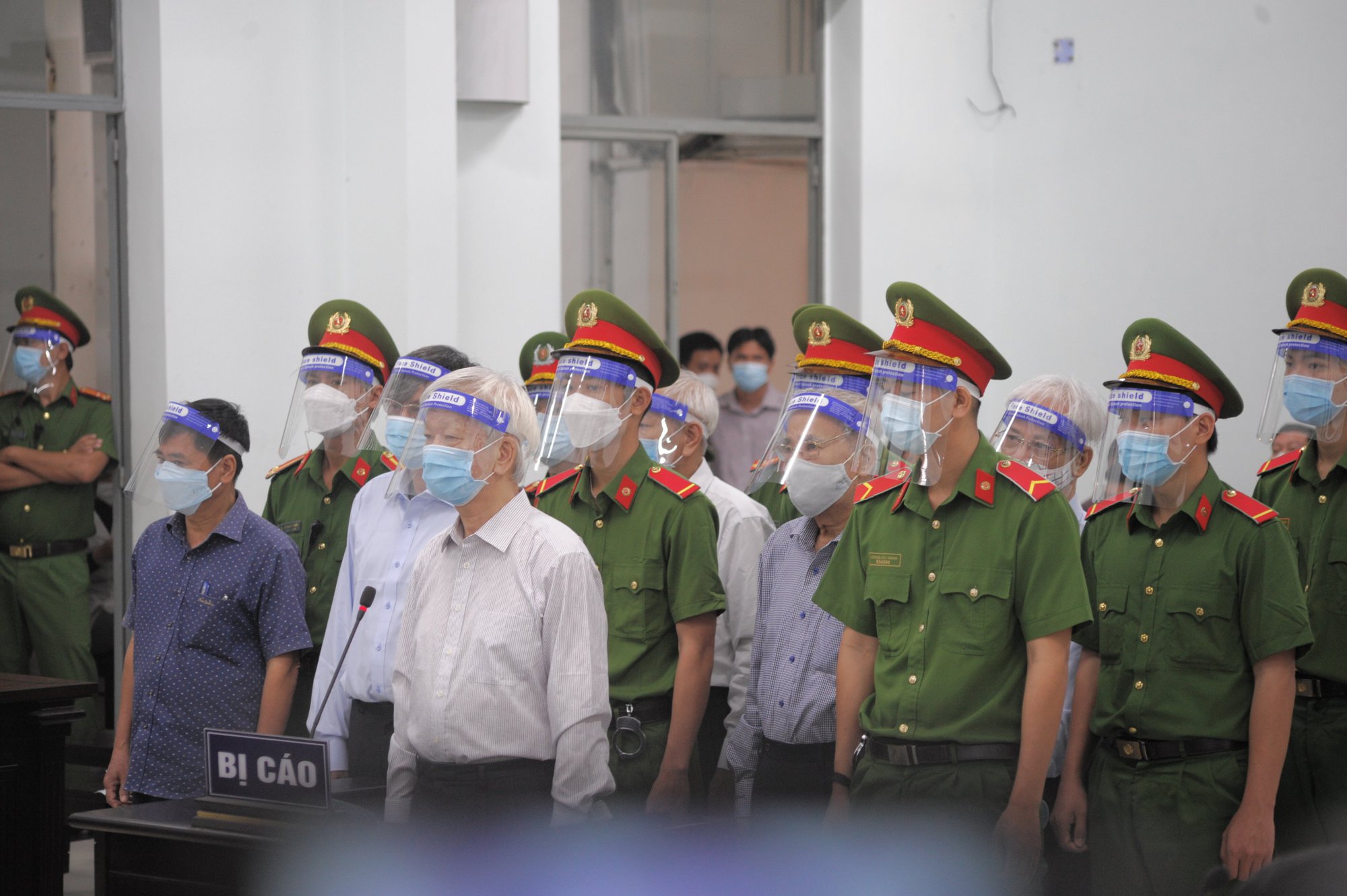 Vụ án BT Trường Chính trị Khánh Hòa: Cựu Chủ tịch tỉnh Nguyễn Chiến Thắng có vai trò xuyên suốt - Ảnh 3.