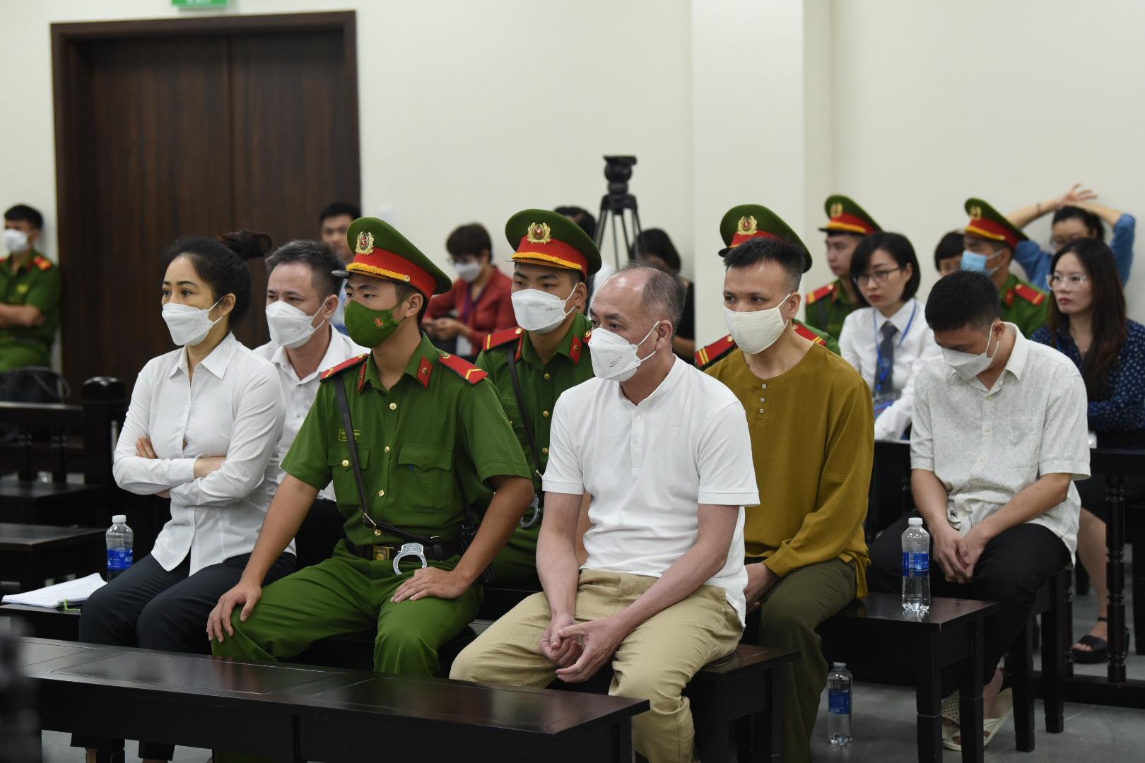 Cựu giám đốc Bệnh viện Thủ Đức vắng mặt trong phiên tòa xử vụ "chạy án" 3,7 triệu USD