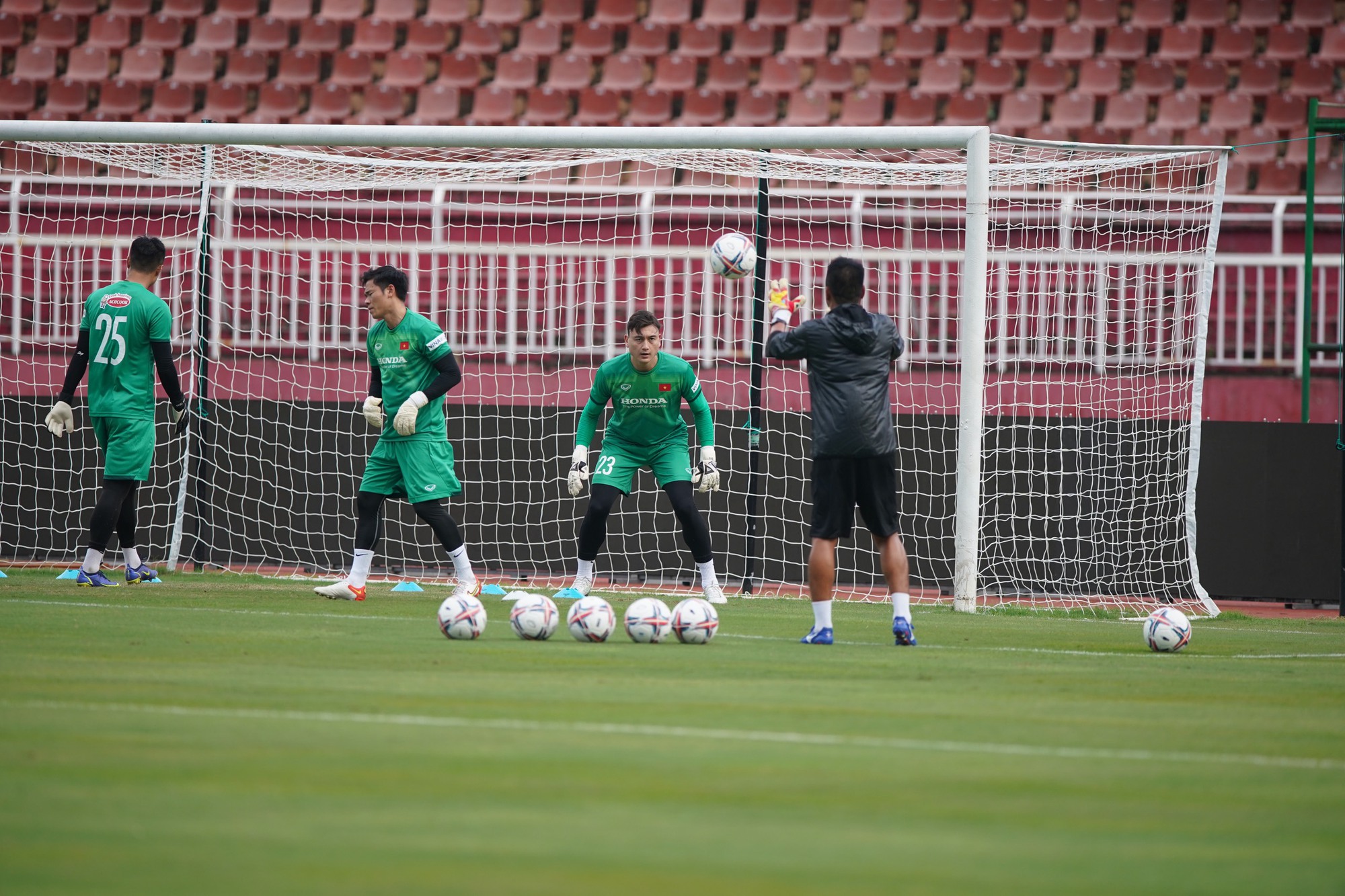 HLV Park Hang-seo: Cầu thủ t&ocirc;i chọn th&igrave; kết quả thi đấu t&ocirc;i sẽ chịu tr&aacute;ch nhiệm! - Ảnh 2.