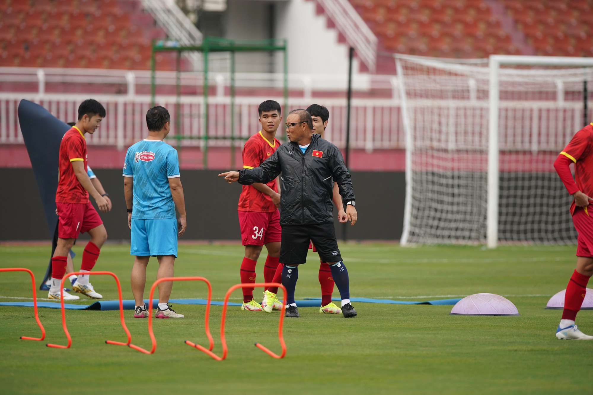 HLV Park Hang-seo: Cầu thủ t&ocirc;i chọn th&igrave; kết quả thi đấu t&ocirc;i sẽ chịu tr&aacute;ch nhiệm! - Ảnh 9.