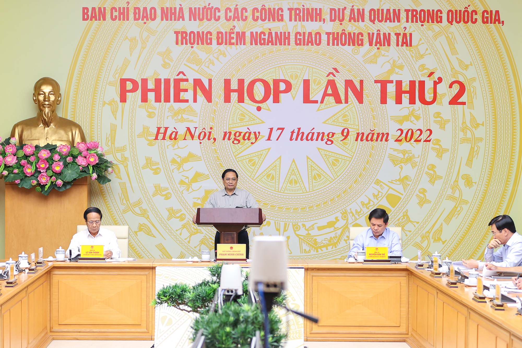 Thủ tướng: Rất sốt ruột với tình trạng ách tắc giao thông ở TP HCM và Hà Nội