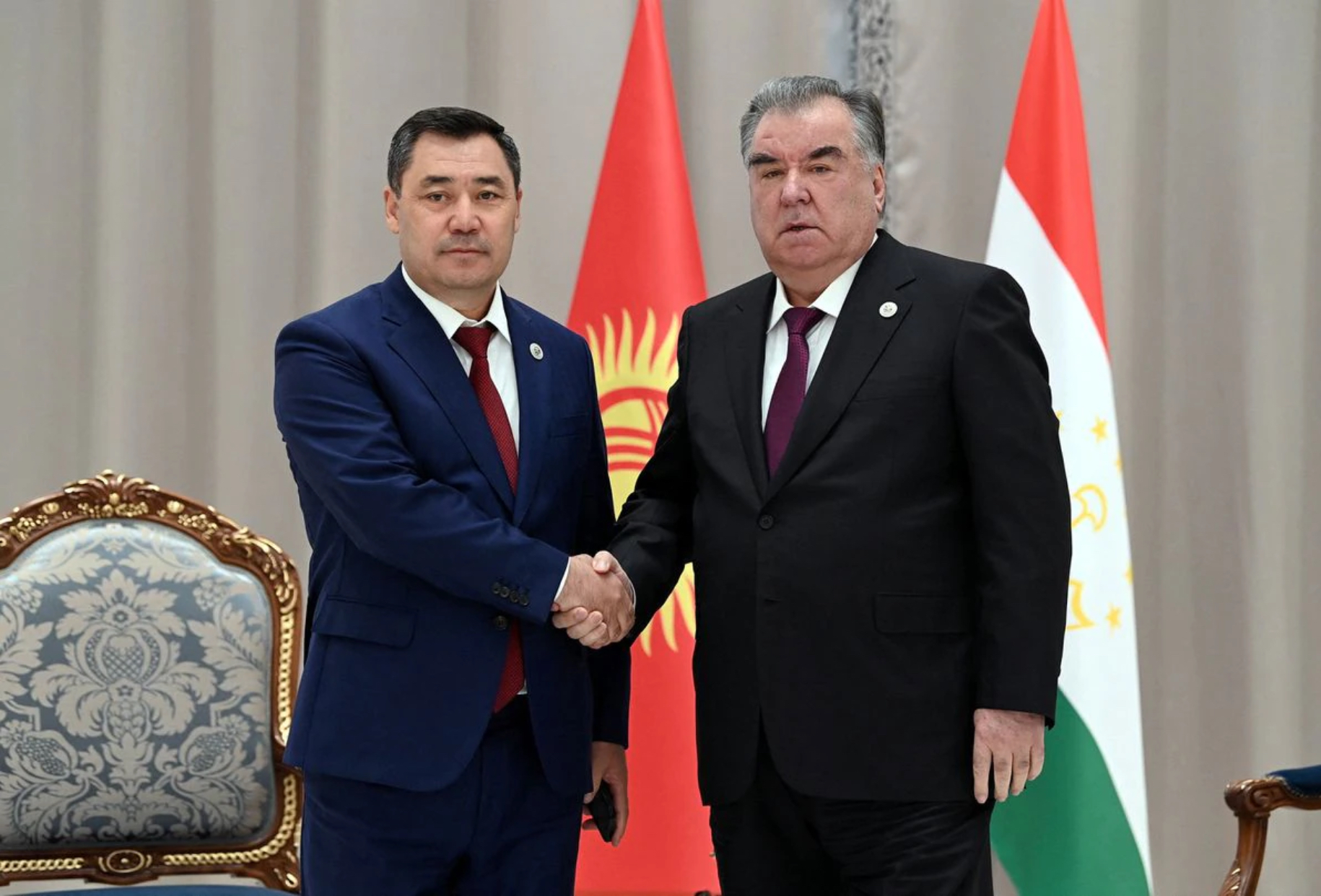 Kyrgyzstan v&agrave; Tajikistan giao tranh dữ dội, nhiều thương vong  - Ảnh 3.