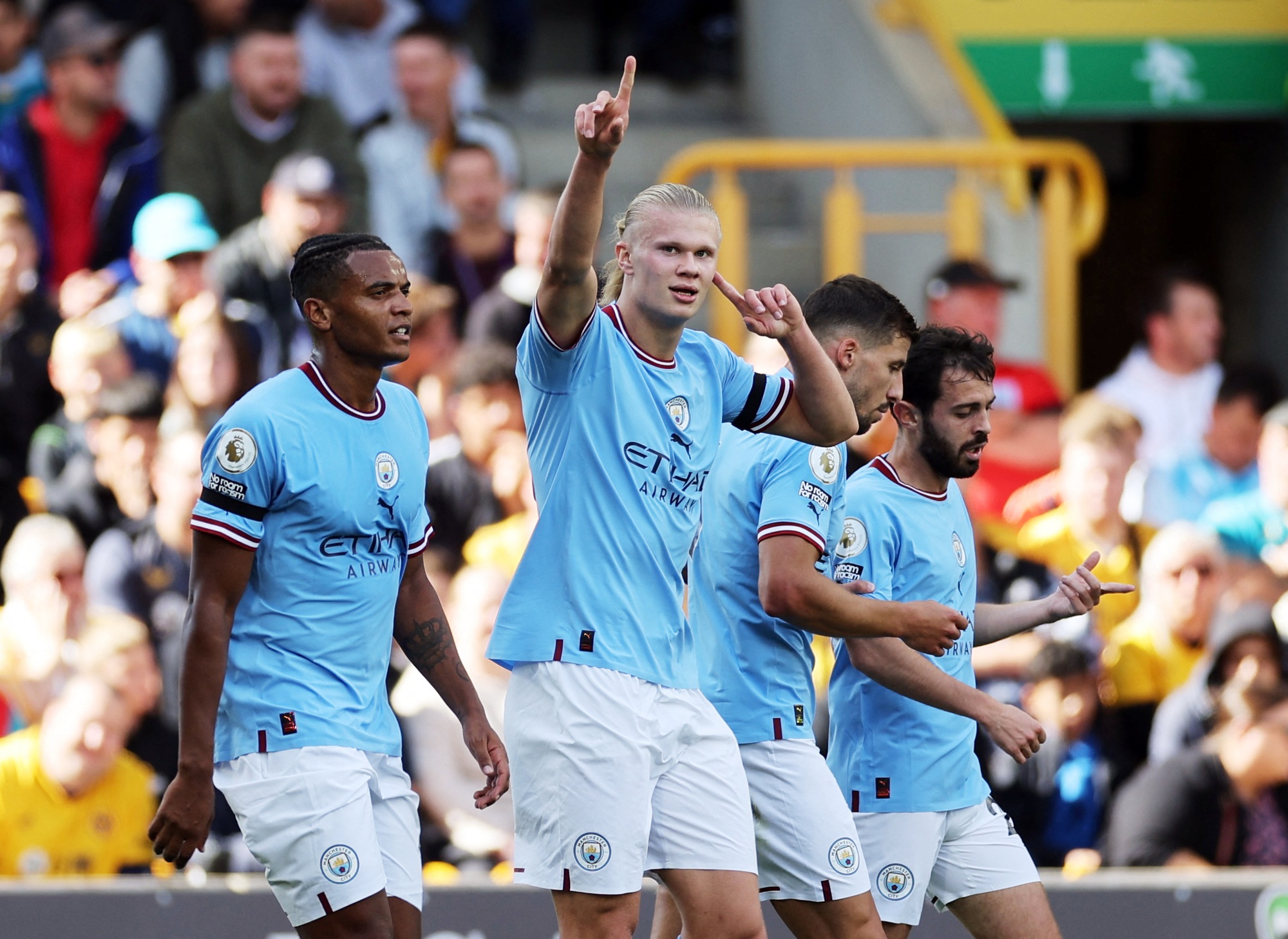 Haaland bùng nổ, Man City đánh bại Wolves, chiếm ngôi đầu Ngoại hạng Anh - Ảnh 4.