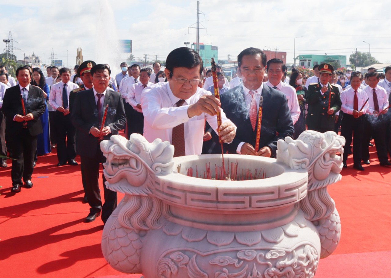 Long An kỷ niệm 55 năm nhận danh hiệu “Trung dũng, kiên cường, toàn dân đánh giặc”