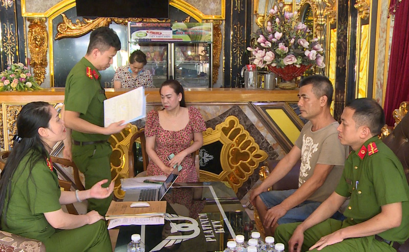 Xử phạt 107 qu&aacute;n karaoke vi phạm ph&ograve;ng ch&aacute;y, chữa ch&aacute;y - Ảnh 1.