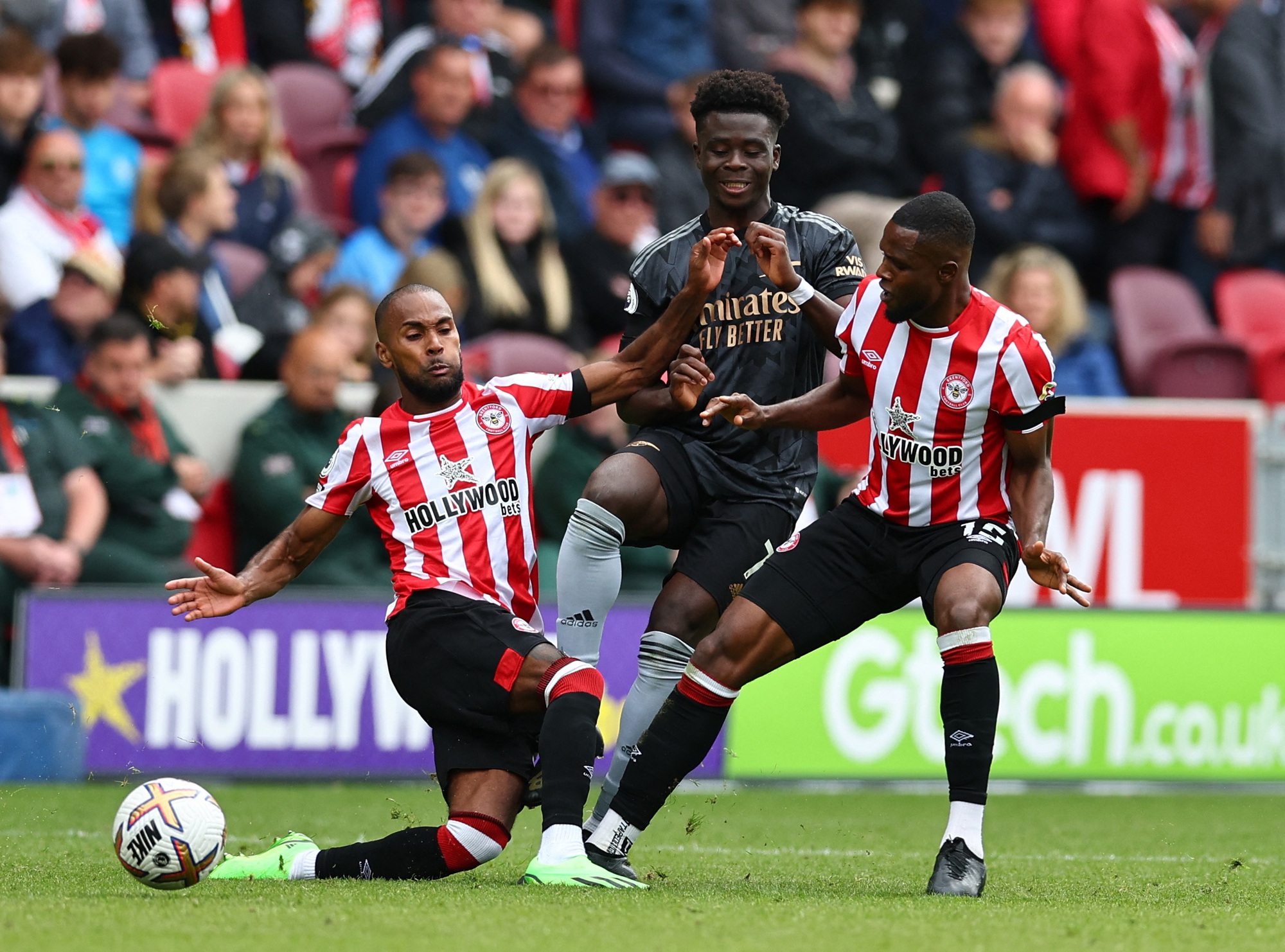 Thắng thuyết phục Brentford, Arsenal tái chiếm ngôi đầu Ngoại hạng