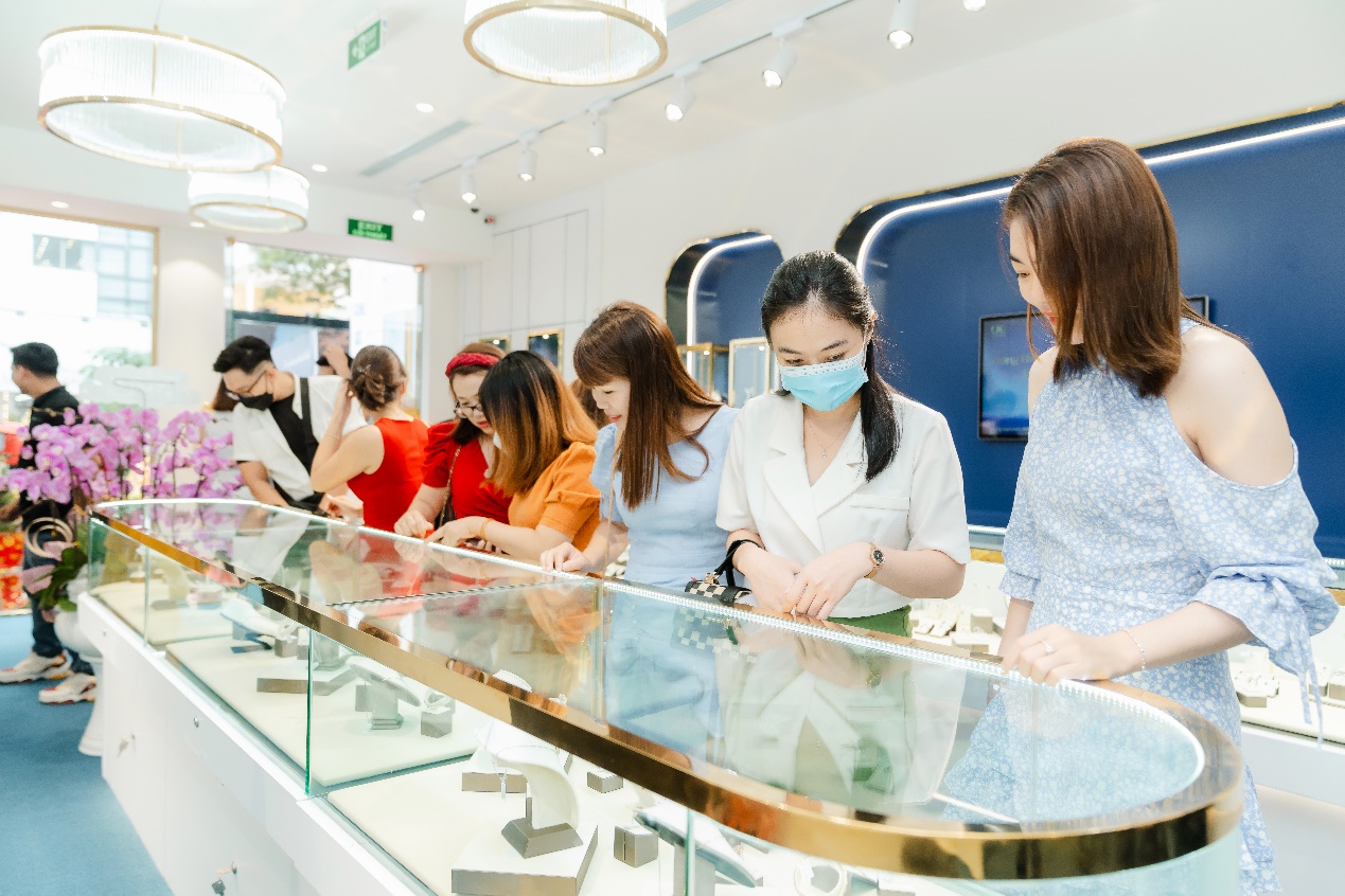 Ho&agrave;n tiền l&ecirc;n đến 100% khi mua trang sức đ&aacute; qu&yacute; của IJC - Ảnh 2.