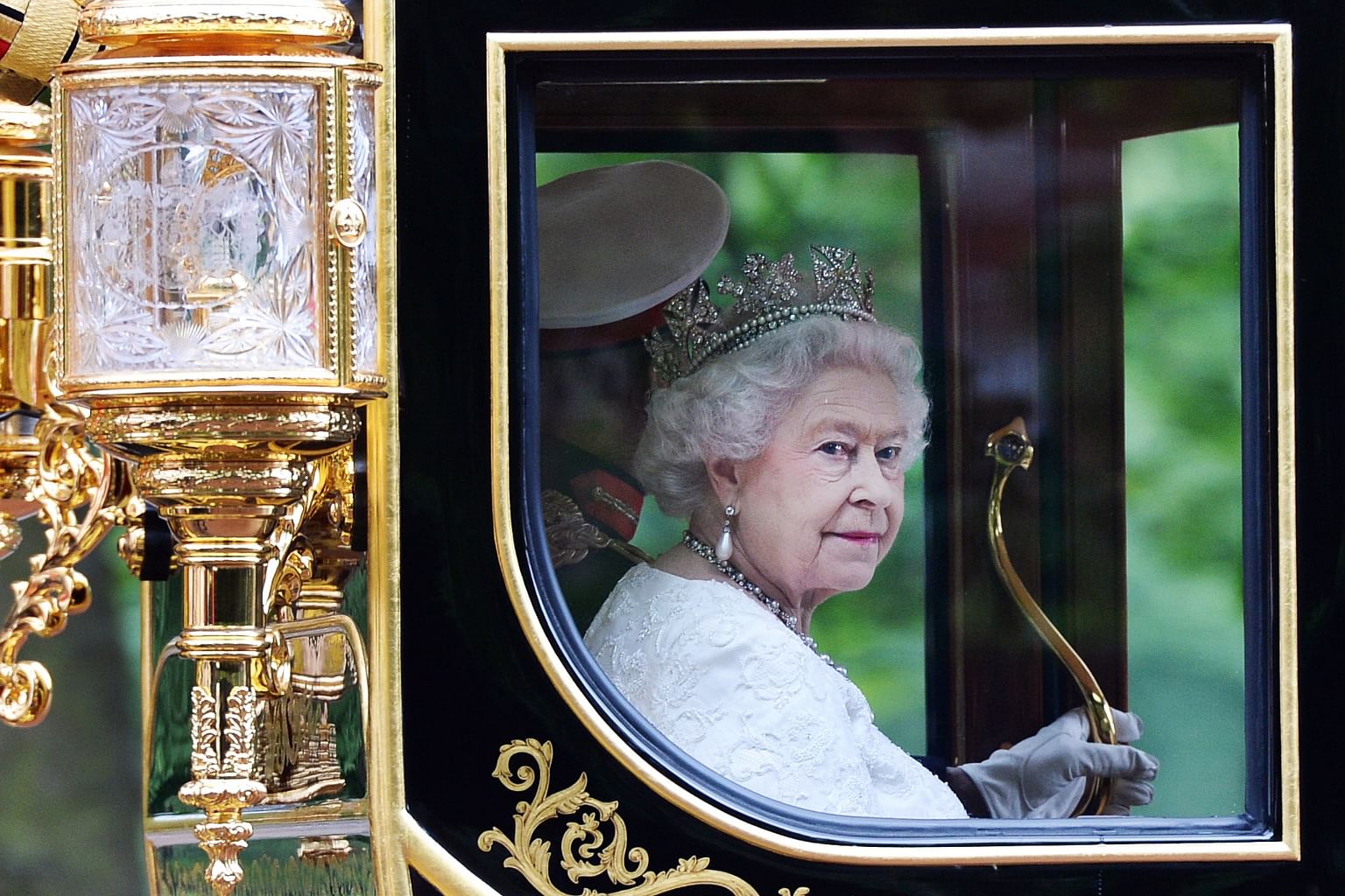 Nước Anh v&agrave; c&aacute;c nh&agrave; l&atilde;nh đạo thế giới tiễn đưa Nữ ho&agrave;ng Elizabeth II - Ảnh 6.