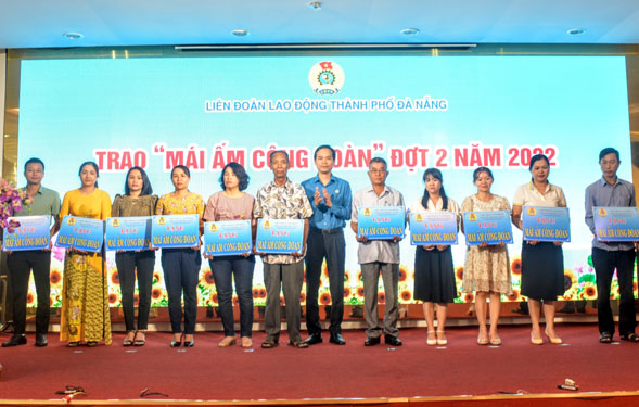 Đà Nẵng: Trao giải cuộc thi viết về gương người tốt, việc tốt trong CNVC-LĐ
