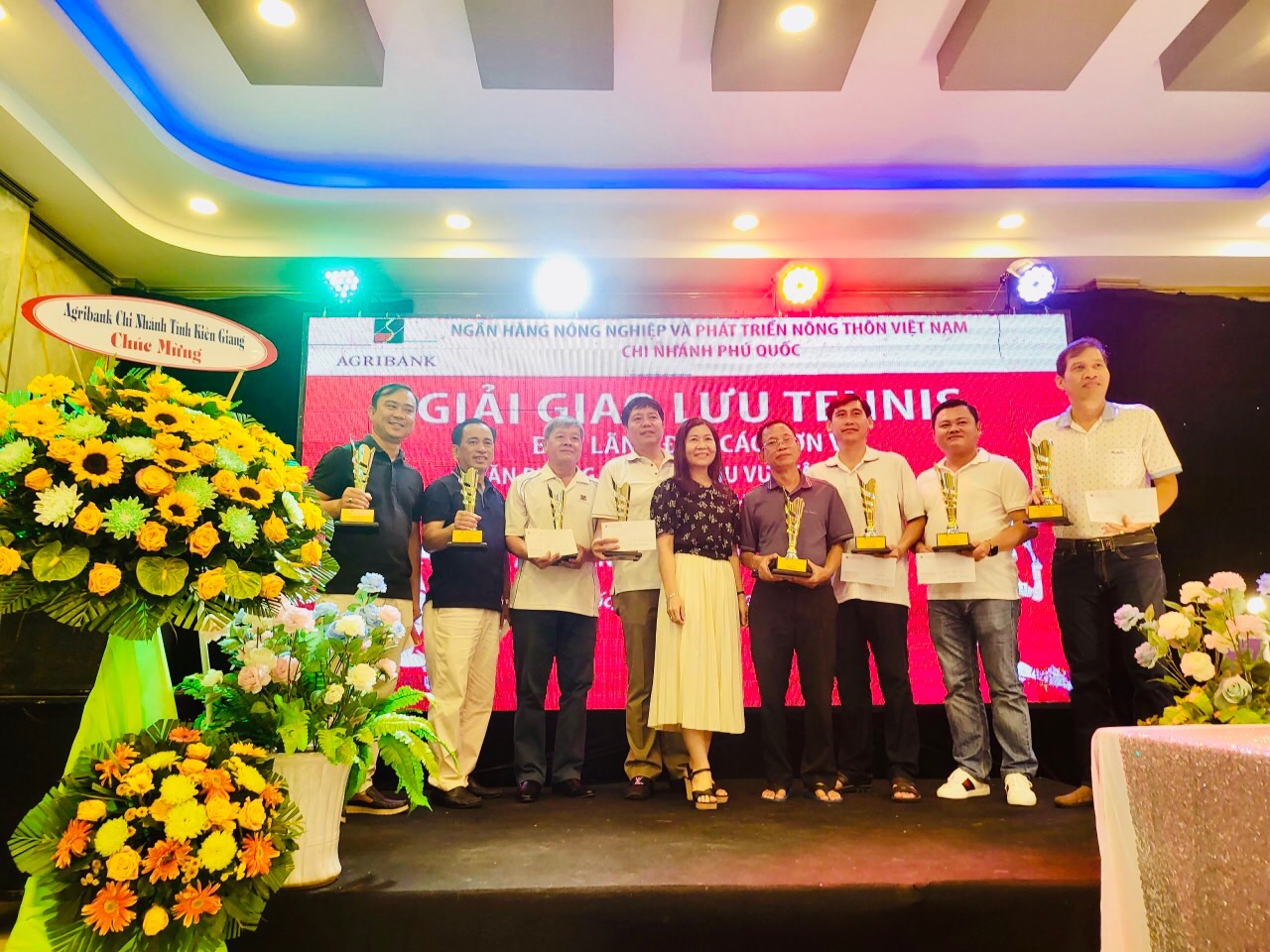 S&ocirc;i nổi giải giao lưu tennis Agribank Chi nh&aacute;nh Ph&uacute; Quốc - Ảnh 2.