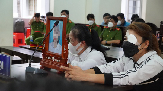 Cô gái trẻ chết tức tưởi vì đi “đòi áo cho cha”