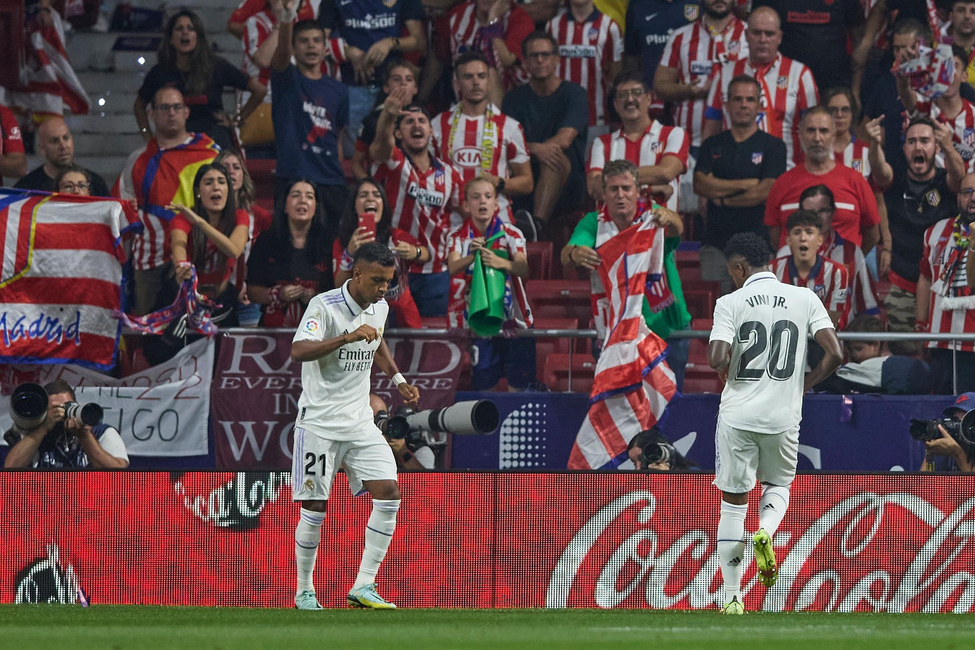 CĐV Atletico bị lên án phân biệt chủng tộc