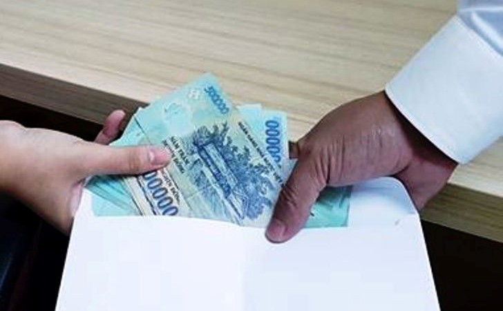 Bắt quả tang 1 nhà báo đang nhận 200 triệu đồng để gỡ bài