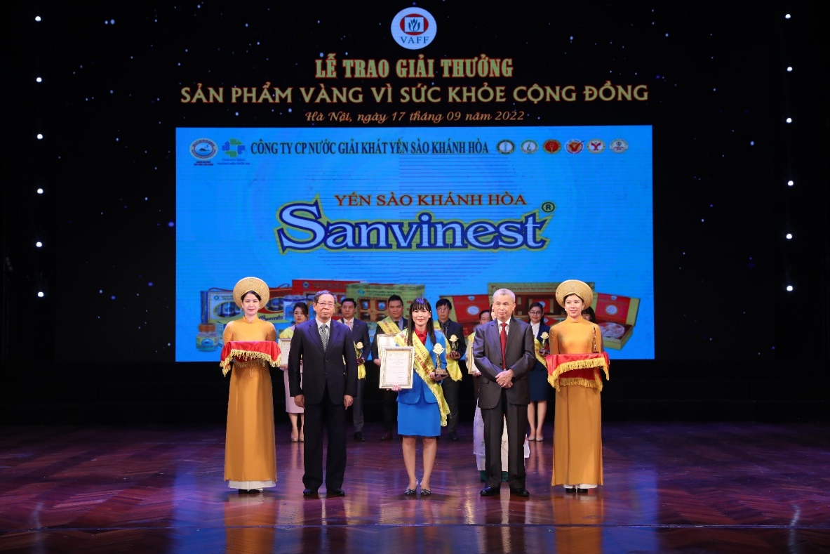 Yến sào Khánh Hòa lần thứ 3 nhận Cúp vàng vì sức khỏe cộng đồng - Ảnh 1.