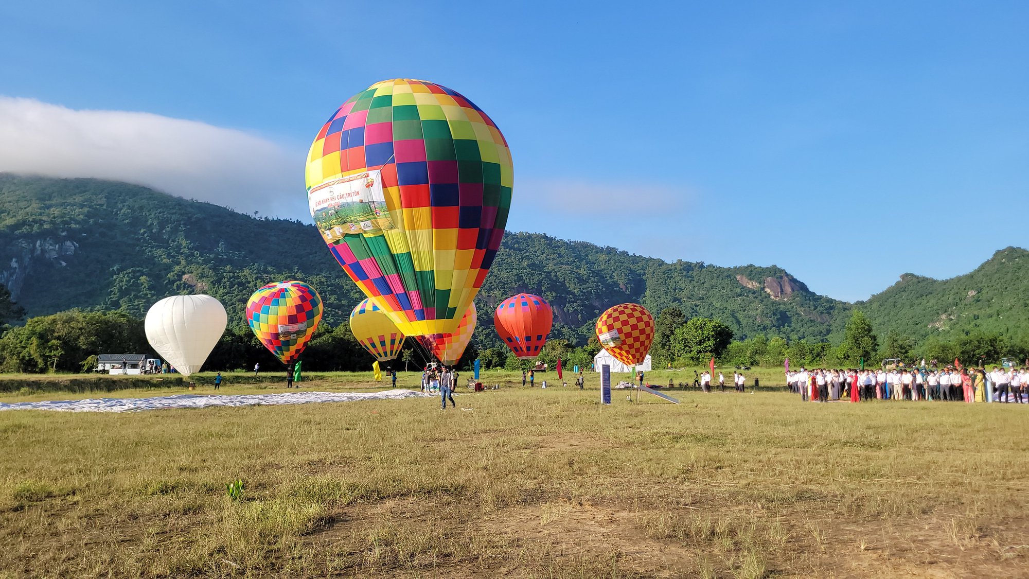 H&igrave;nh ảnh lần đầu xuất hiện dưới ch&acirc;n Phụng Ho&agrave;ng Sơn ở An Giang - Ảnh 4.