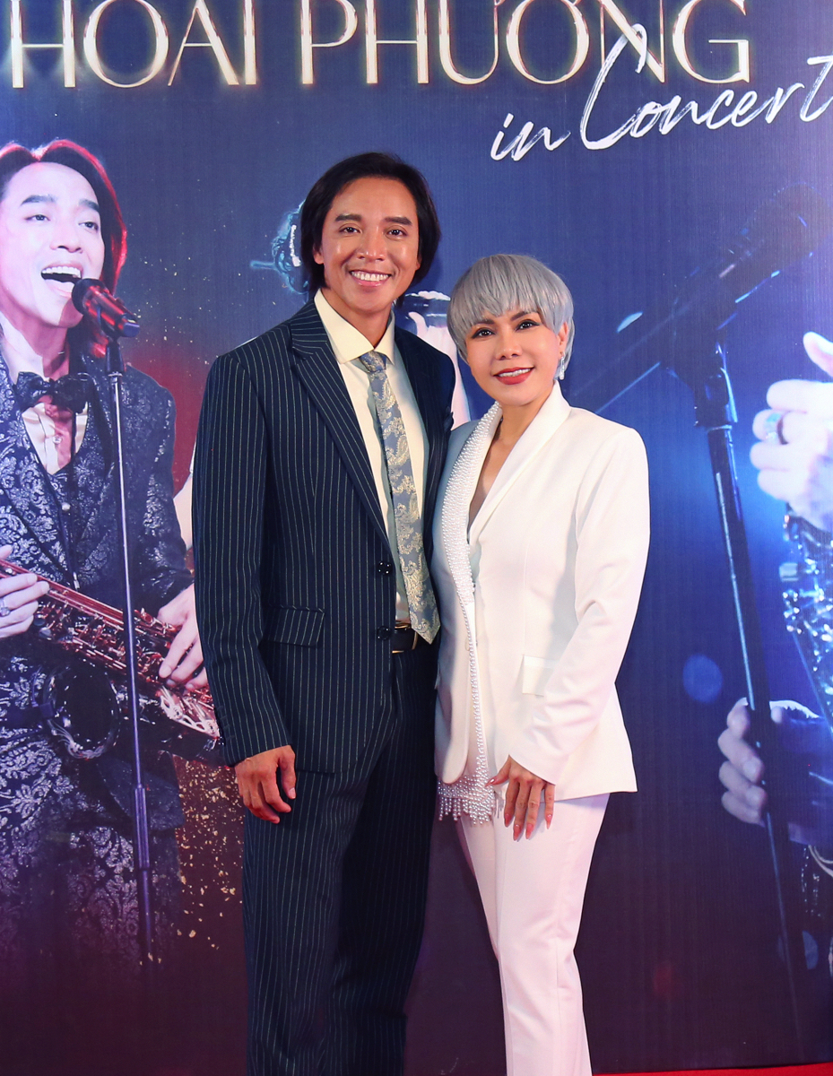 Việt Hương kh&aacute;c lạ trong buổi ra mắt liveshow Ho&agrave;i Phương in Concert của chồng - Ảnh 1.