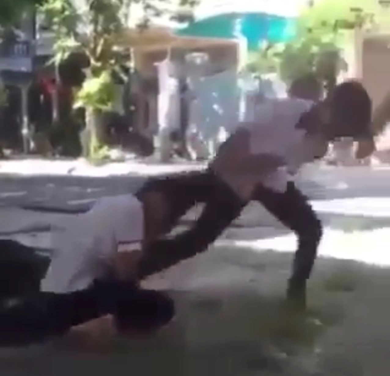 Nữ sinh bị khống chế, đánh đập gây xôn xao dư luận TP Huế