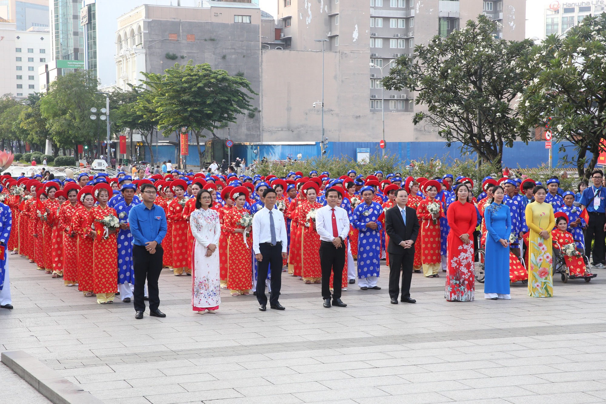 100 đôi công nhân nên duyên vào Ngày Quốc khánh - Ảnh 1.