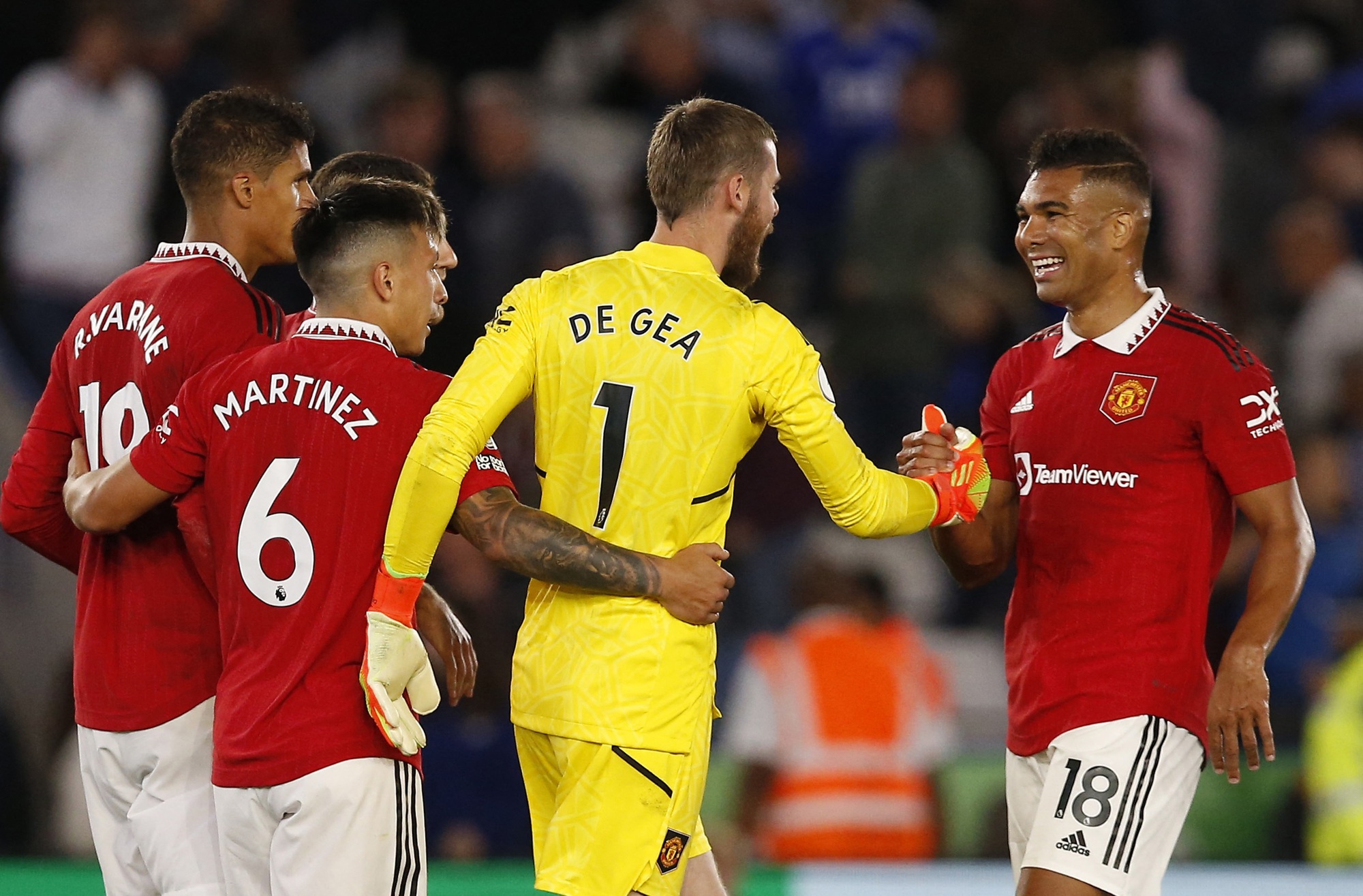 Hạ chủ nhà Leicester, Man United góp mặt Top 5 Ngoại hạng