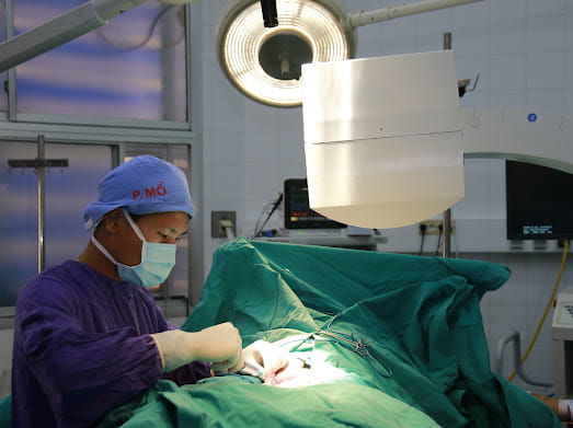 Cắt bao quy đầu ở tiệm xăm, người đ&agrave;n &ocirc;ng bị biến chứng nguy hiểm - Ảnh 1.