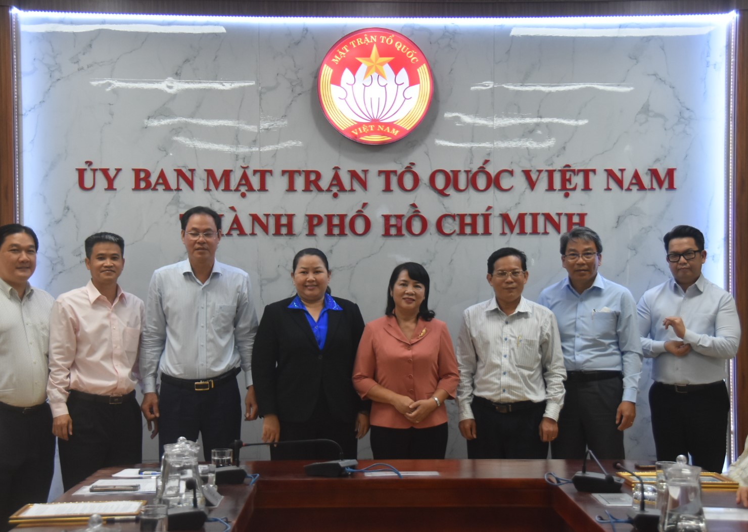 Những m&oacute;n qu&agrave; &yacute; nghĩa gửi tặng c&aacute;n bộ, chiến sĩ v&agrave; nh&acirc;n d&acirc;n v&ugrave;ng biển T&acirc;y Nam - Ảnh 3.