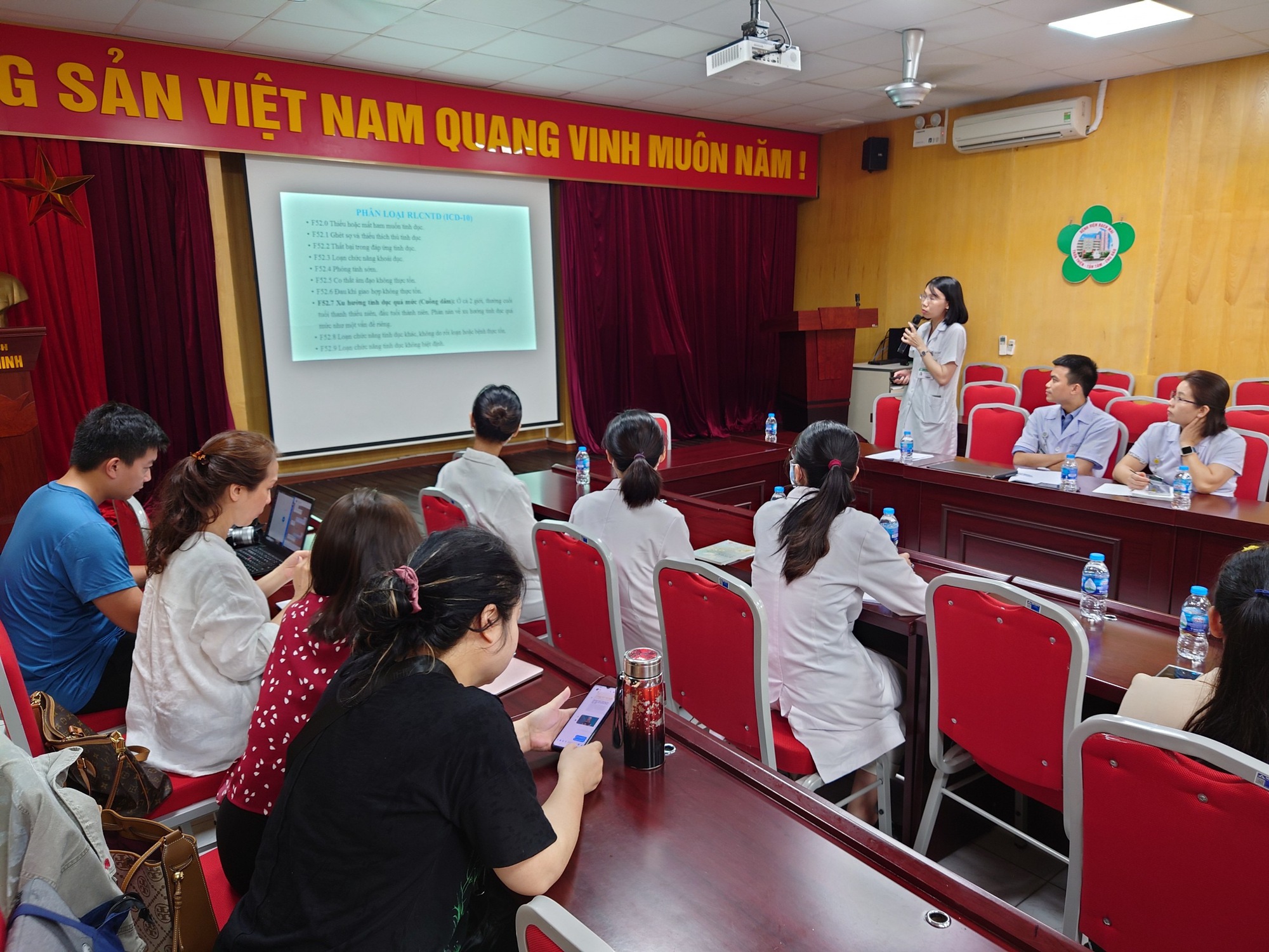 Hưng phấn t&igrave;nh dục th&aacute;i qu&aacute;, nam thanh ni&ecirc;n 24 tuổi phải nhập viện điều trị - Ảnh 2.