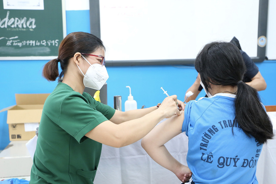 Bộ Y tế l&ecirc;n tiếng về nguy&ecirc;n nh&acirc;n thiếu vắc-xin COVID-19 Moderna cho trẻ em - Ảnh 1.